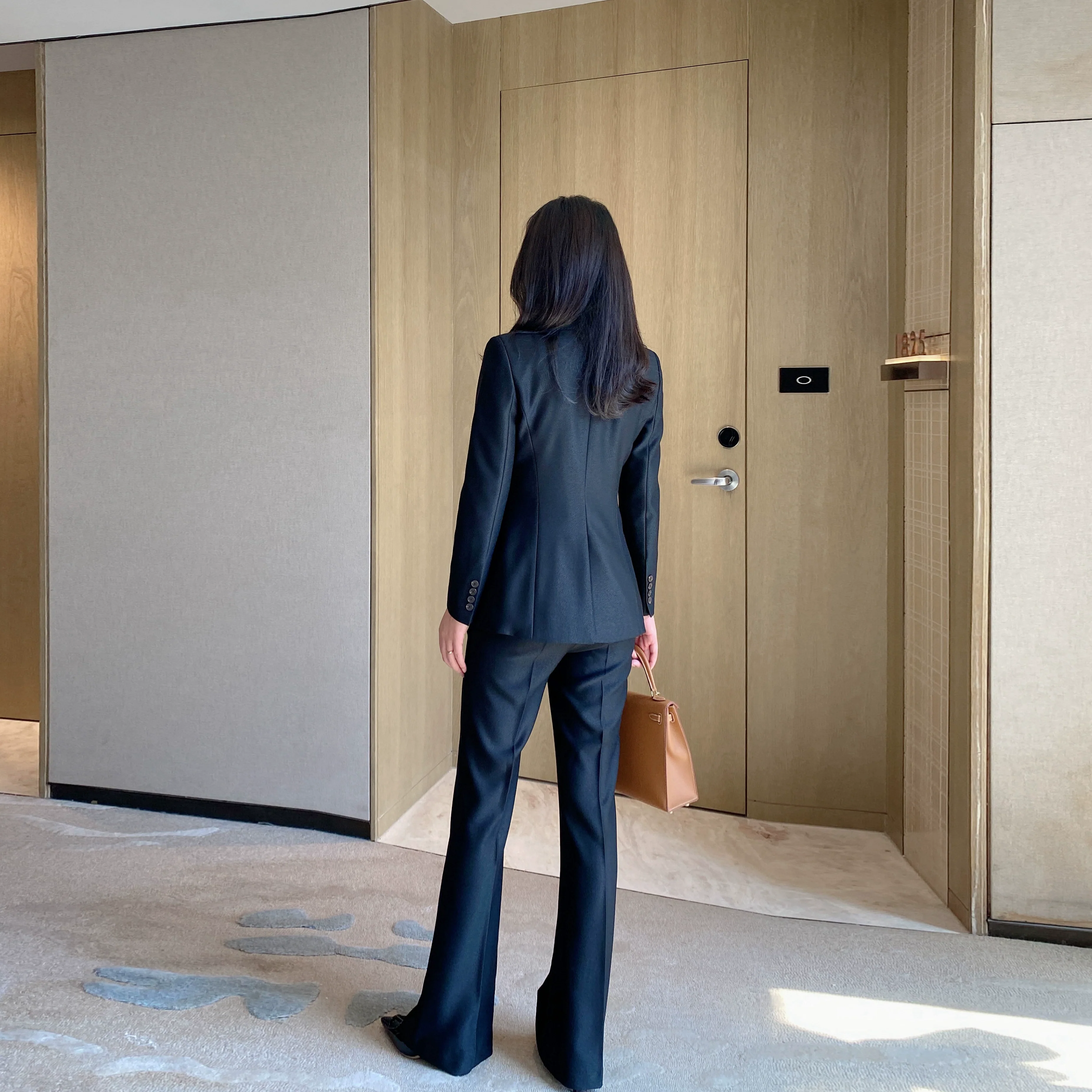 Autumn High-End Black Polyester Suit with Slim Fit Flared Trousers - Image 4