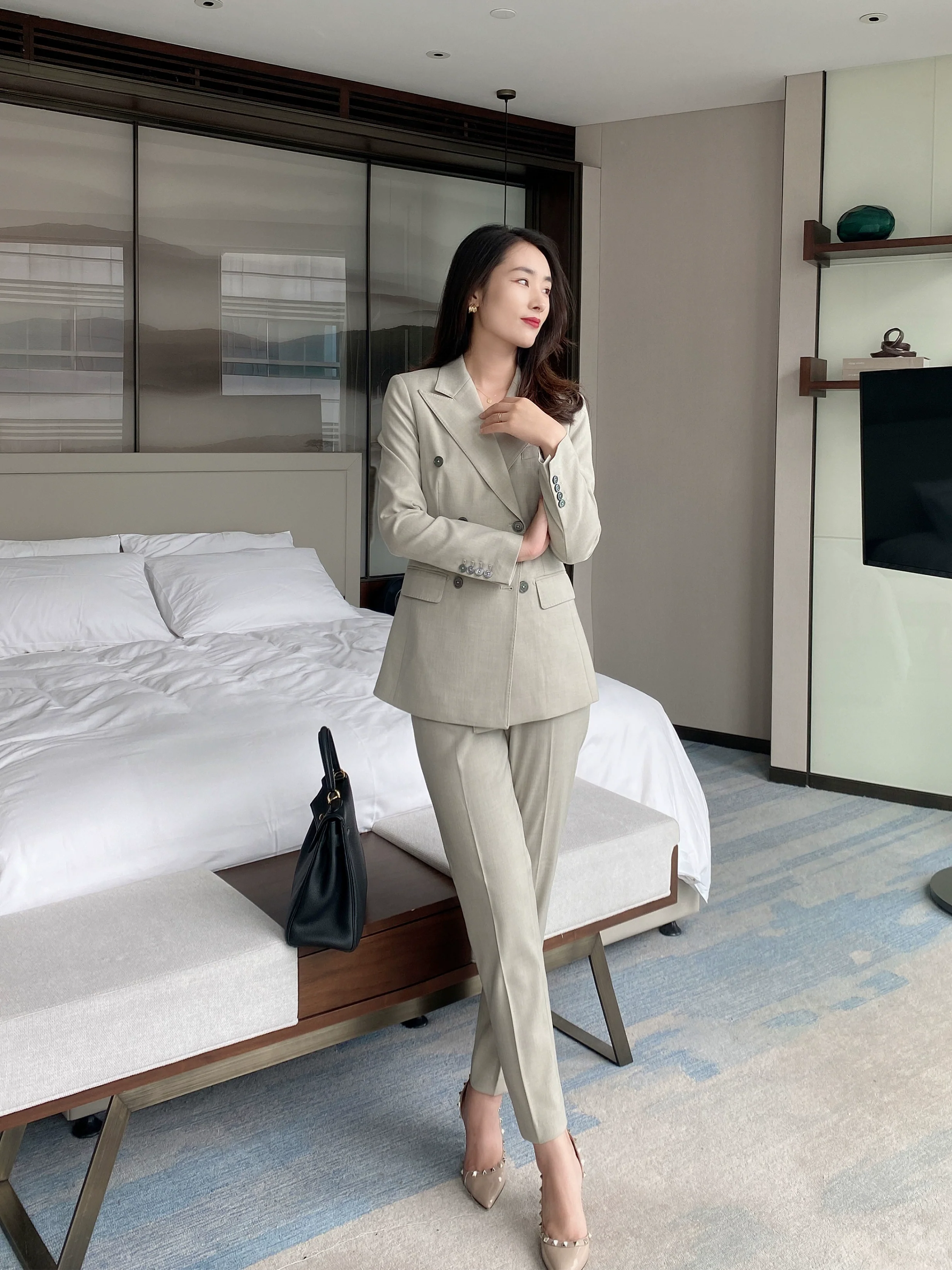 Autumn White Classic Women's Suit Set Tailored Jacket & Trousers - Image 4
