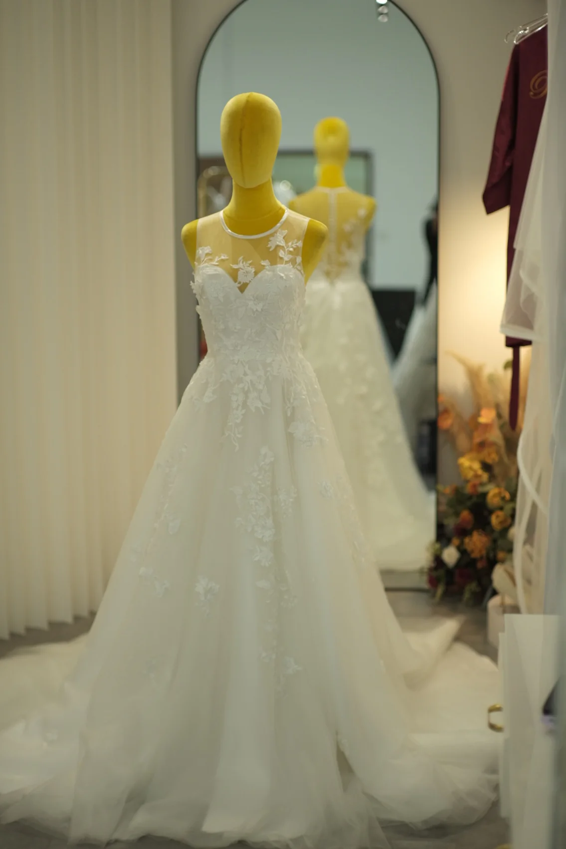Lux Fabric Half Lace with 3D Lace Size M Wedding Gown | Ready-to-Wear
