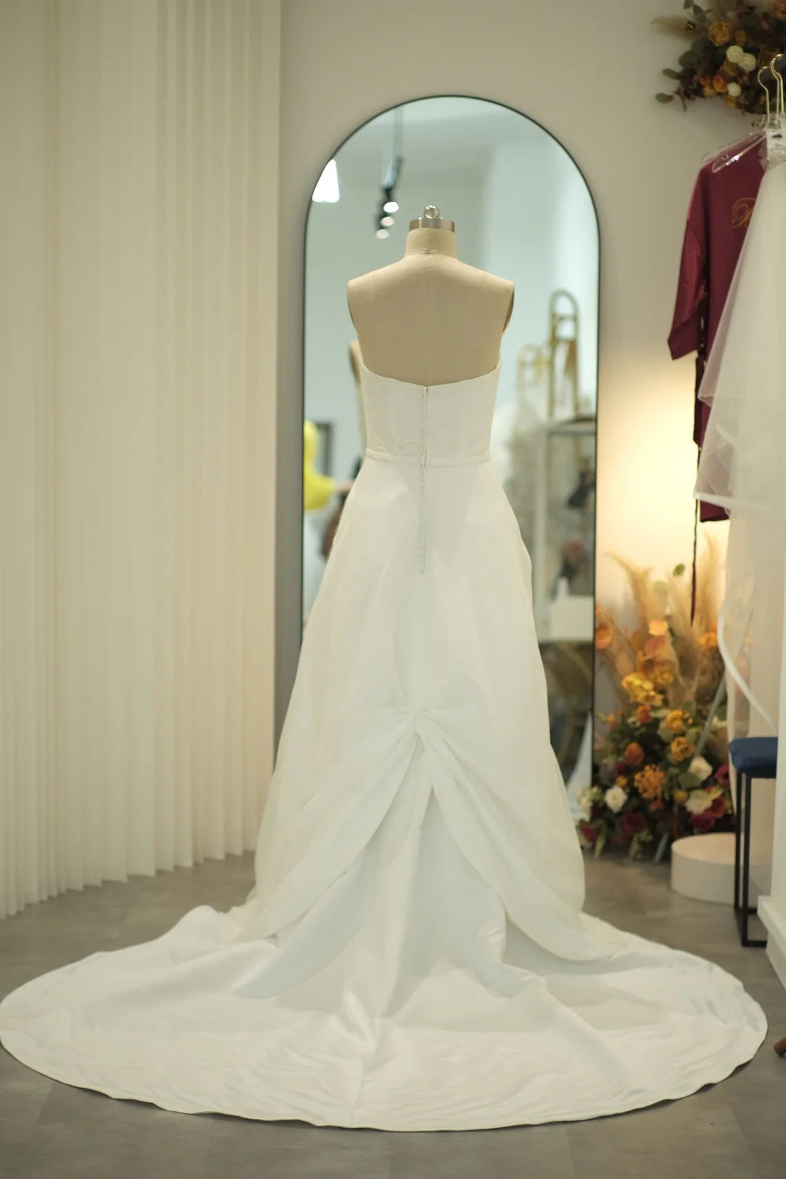 Lux Fabric Half Lace Size L Wedding Gown | Ready-to-Wear - Image 2