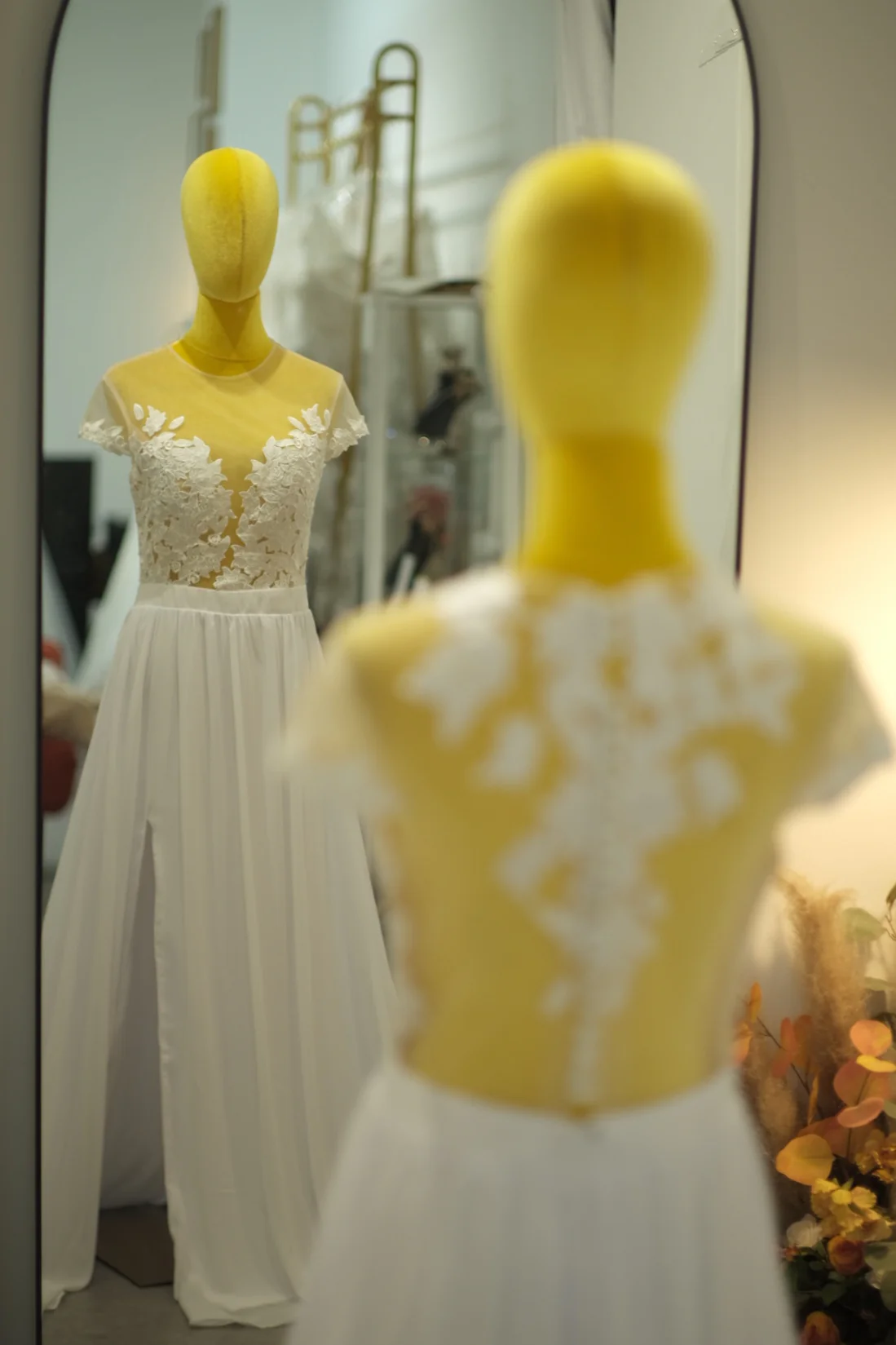 Standard Fabric Half Lace Size L Wedding Gown | Ready-to-Wear - Image 2