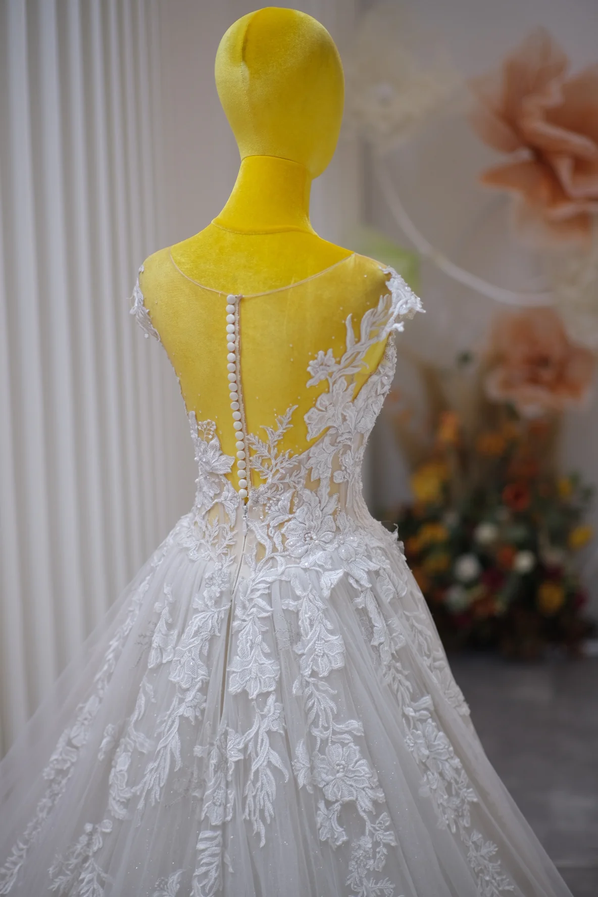 Luxury Full Lace with Beaded Wedding Gown Size M | Ready-to-Wear - Image 9