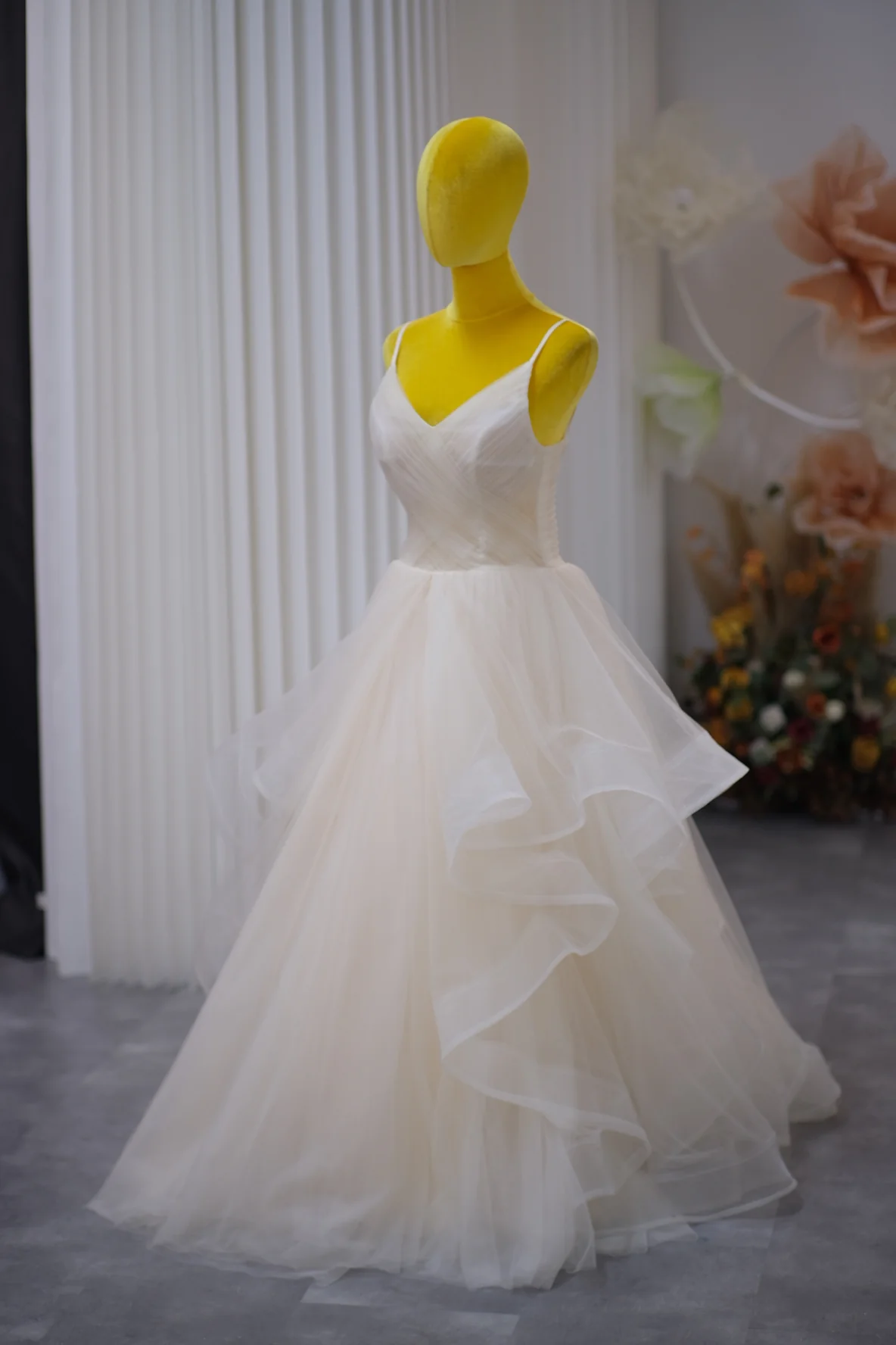 Luxury Plain Pleated Wedding Gown Size XS | Ready-to-Wear - Image 3
