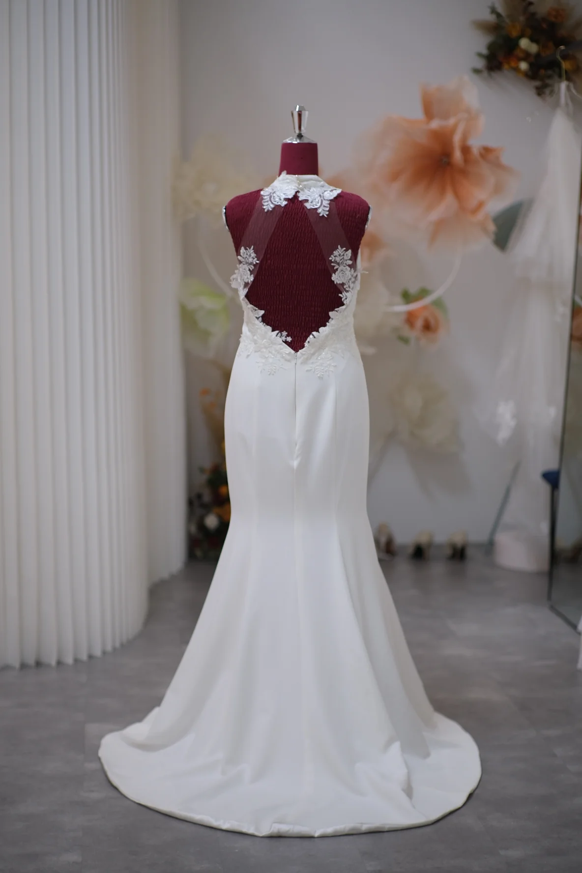 Luxury Half Lace Wedding Gown Size M | Ready-to-Wear - Image 4