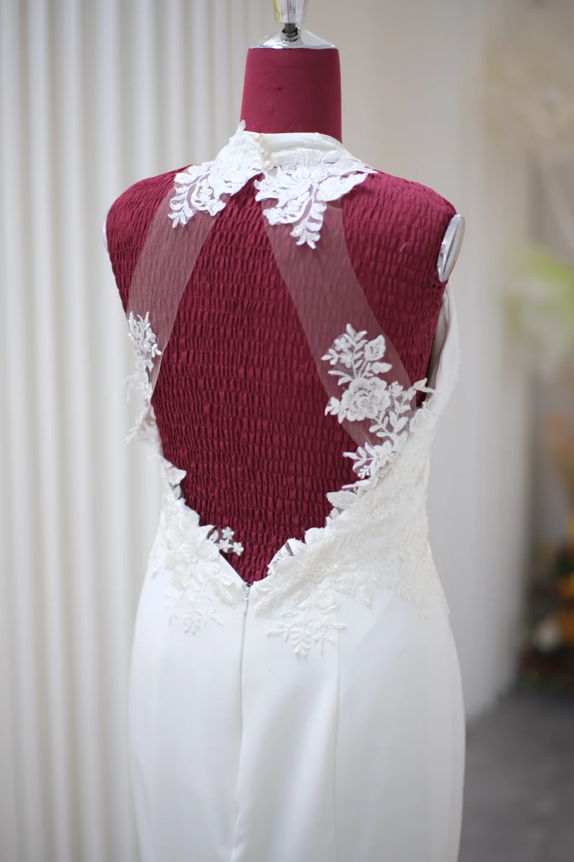 Luxury Half Lace Wedding Gown Size M | Ready-to-Wear - Image 6