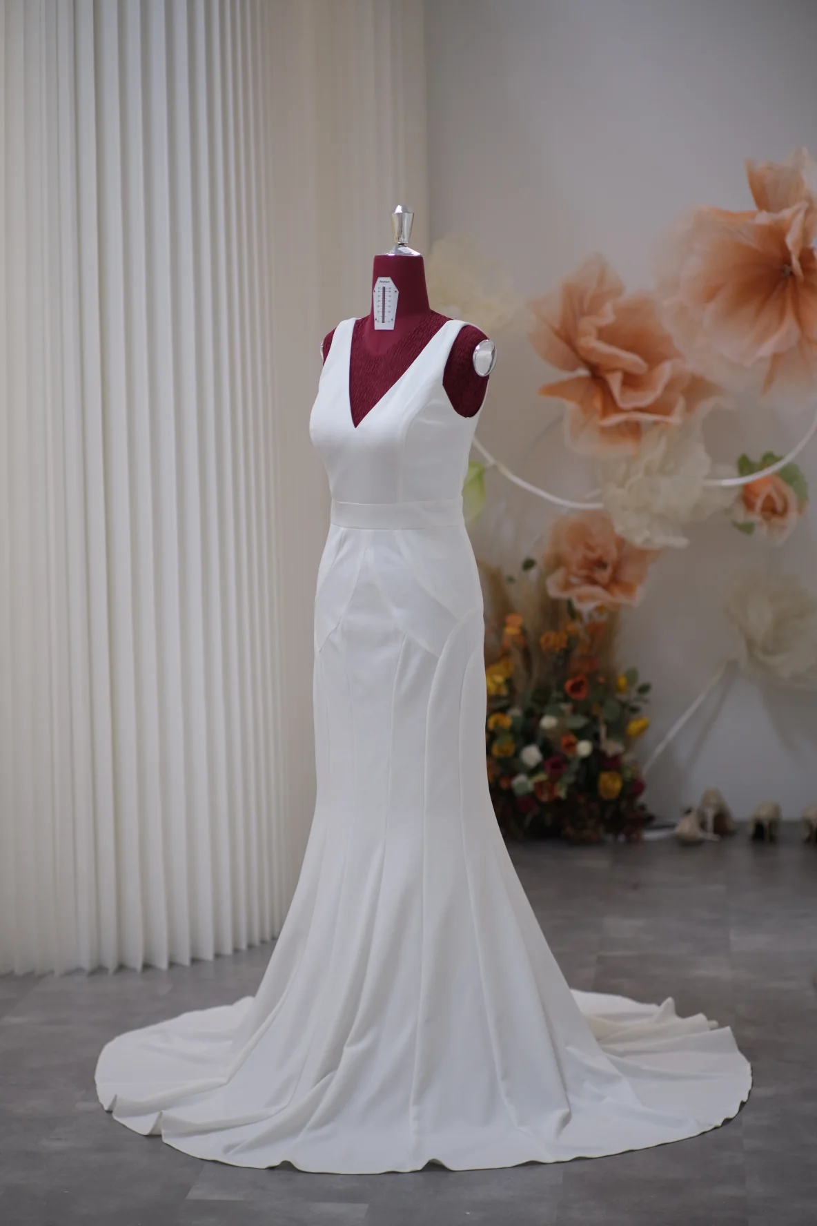 Premium Plain Pleated Wedding Gown Size M | Ready-to-Wear - Image 2