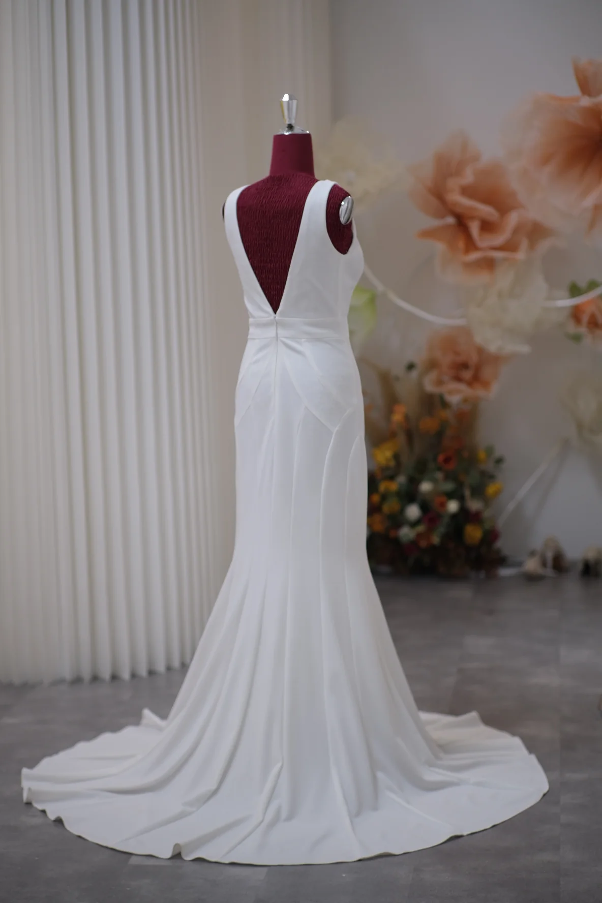 Premium Plain Pleated Wedding Gown Size M | Ready-to-Wear - Image 4