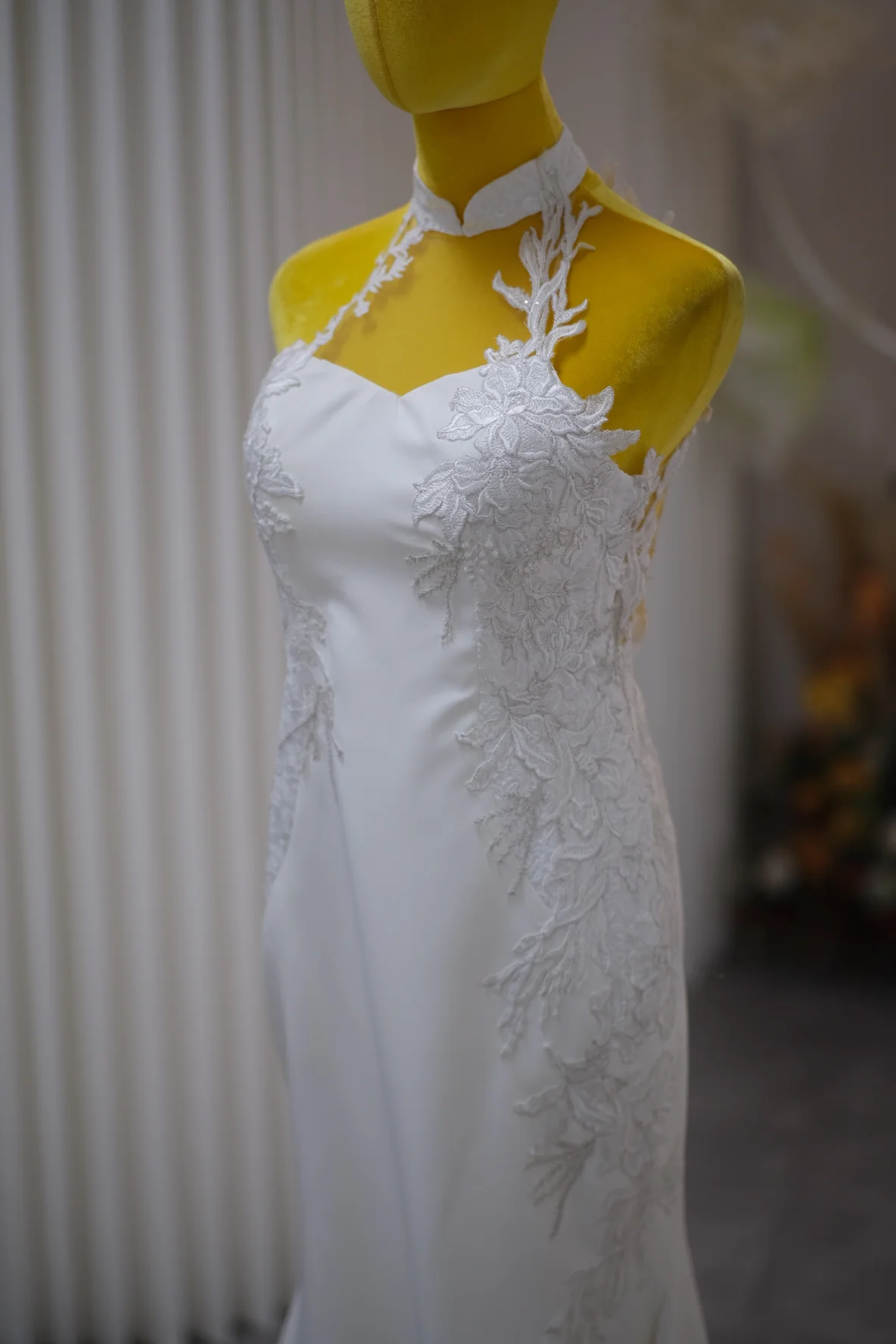 Premium Half Lace Wedding Gown Size L | Ready-to-Wear - Image 4