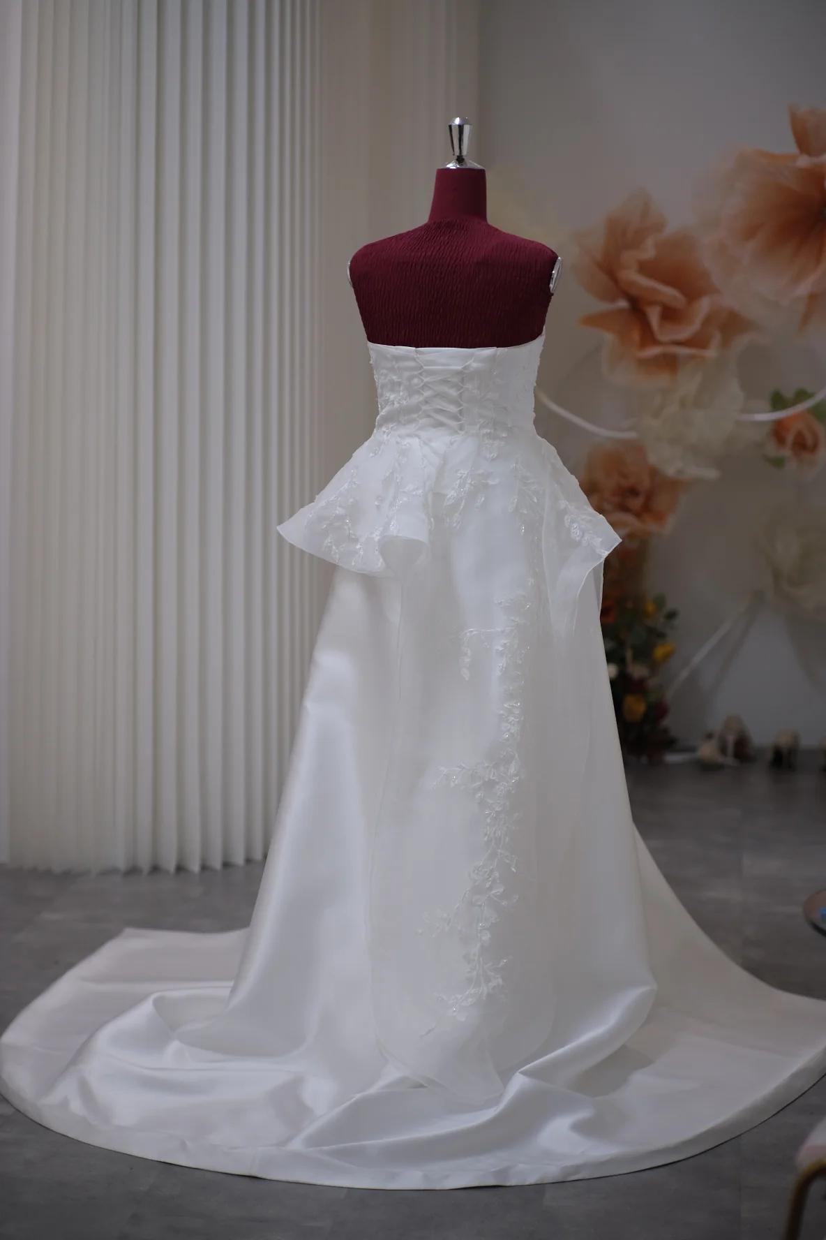 Luxury Half Lace Wedding Gown Size L | Ready-to-Wear - Image 5