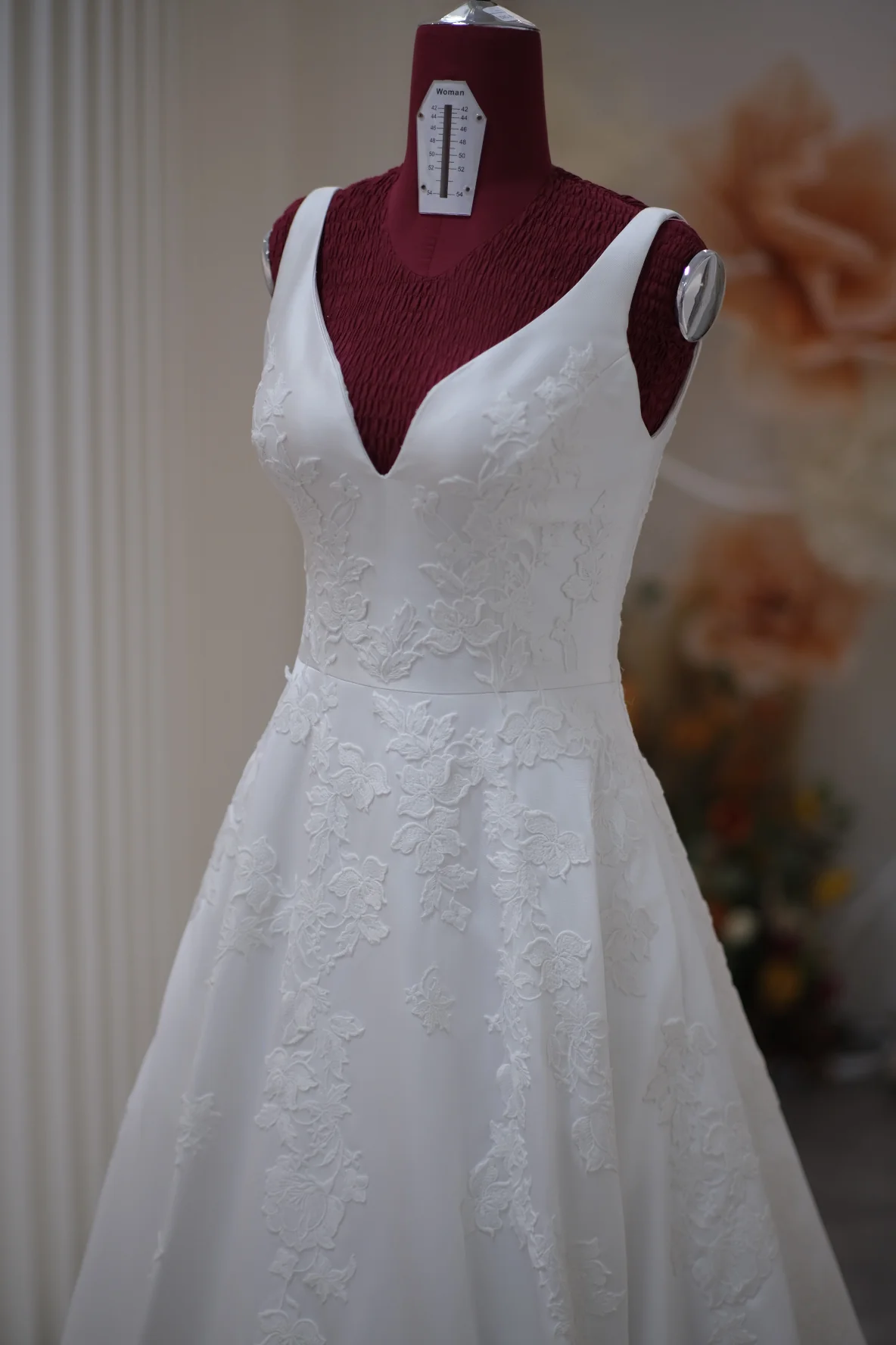 Luxury Half Lace Wedding Gown Size L | Ready-to-Wear - Image 2
