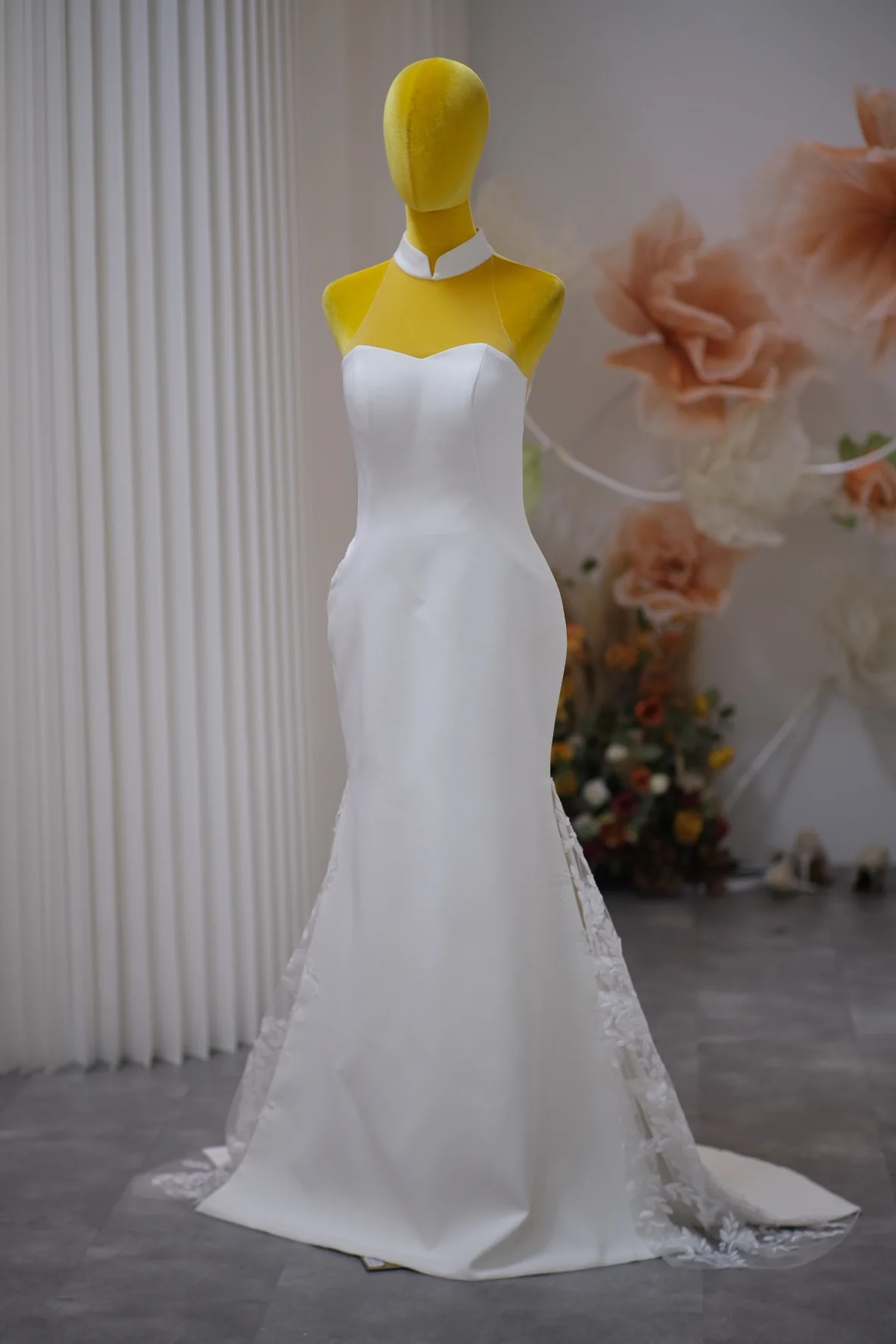 Luxury Half Lace Wedding Gown Size L | Ready-to-Wear