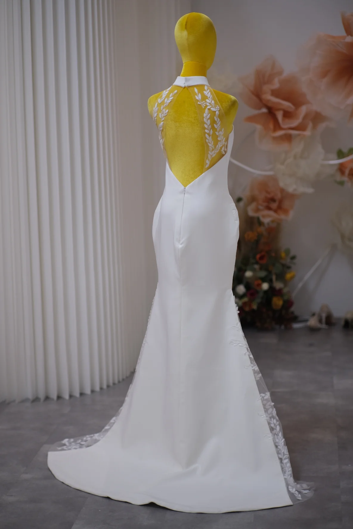 Luxury Half Lace Wedding Gown Size L | Ready-to-Wear - Image 2