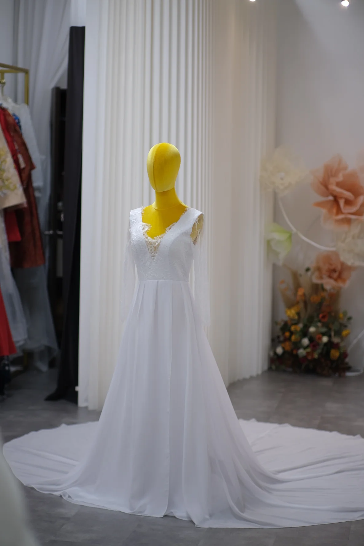 Half Lace Wedding Gown Size L Bust 90 Waist 70 | Ready-to-Wear - Image 2