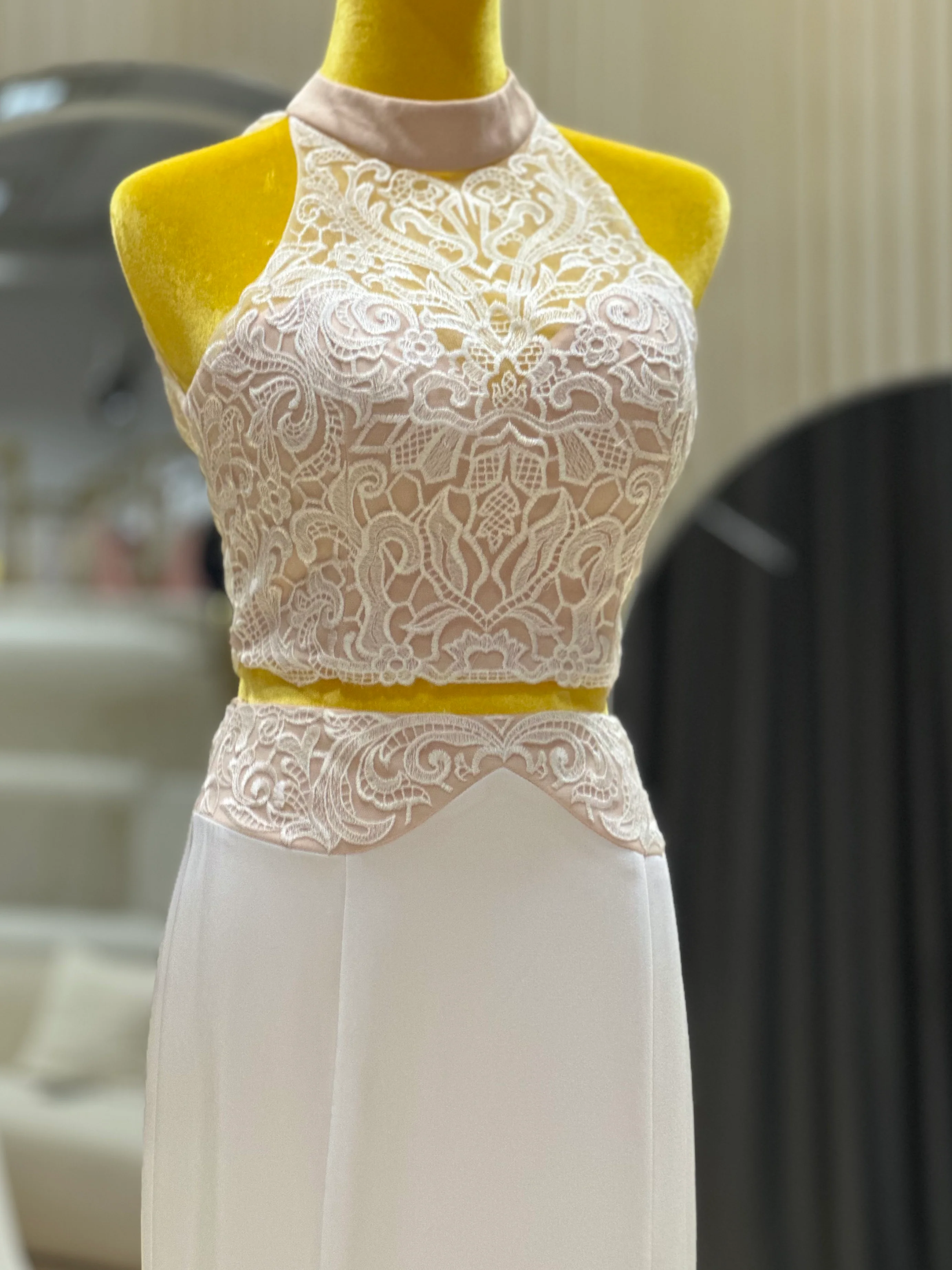 Premium Half Lace Wedding Gown Size M Bust 84 | Ready-to-Wear - Image 5