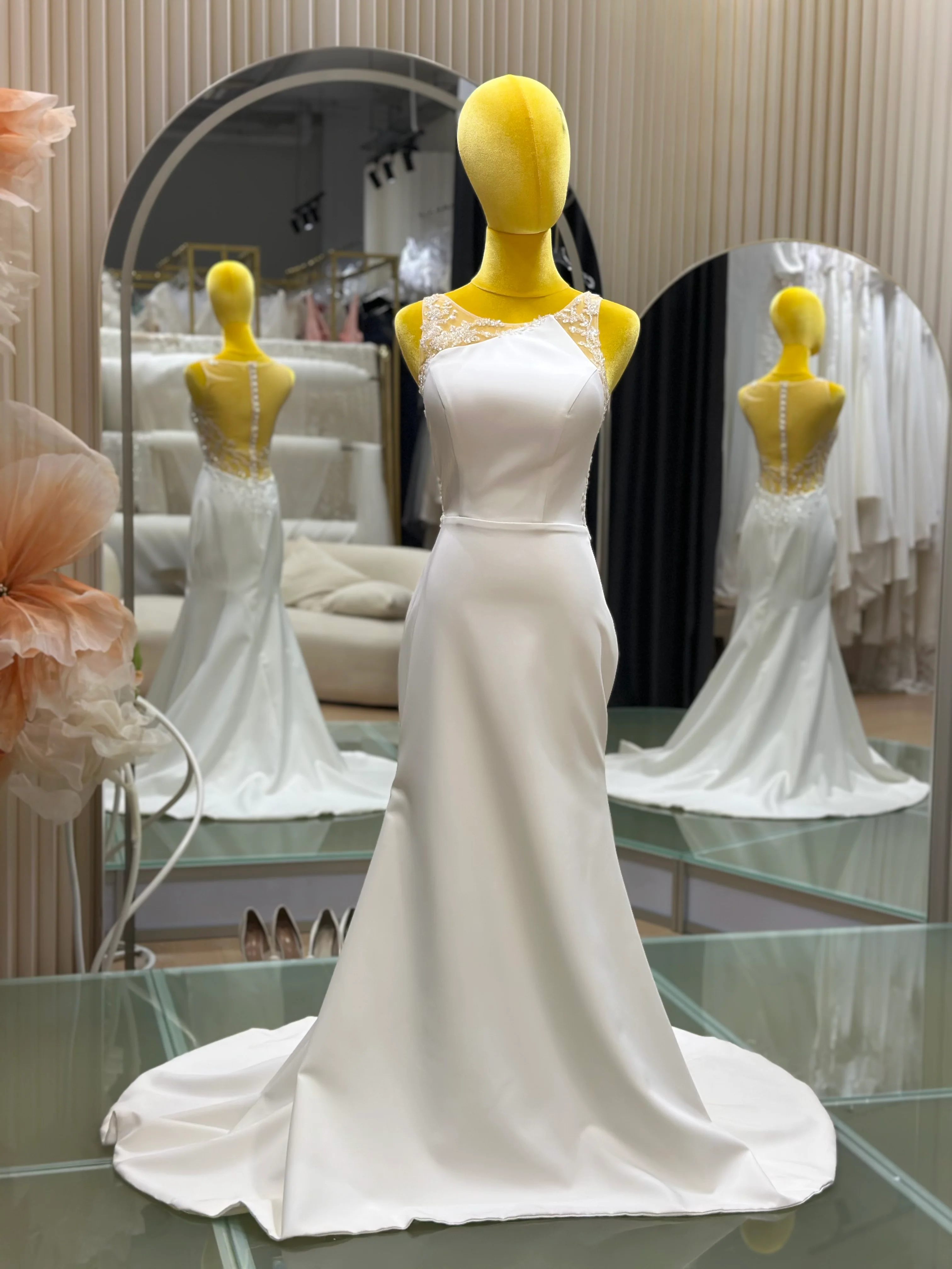 Lux Half Lace Wedding Gown Size S Bust 83 | Ready-to-Wear