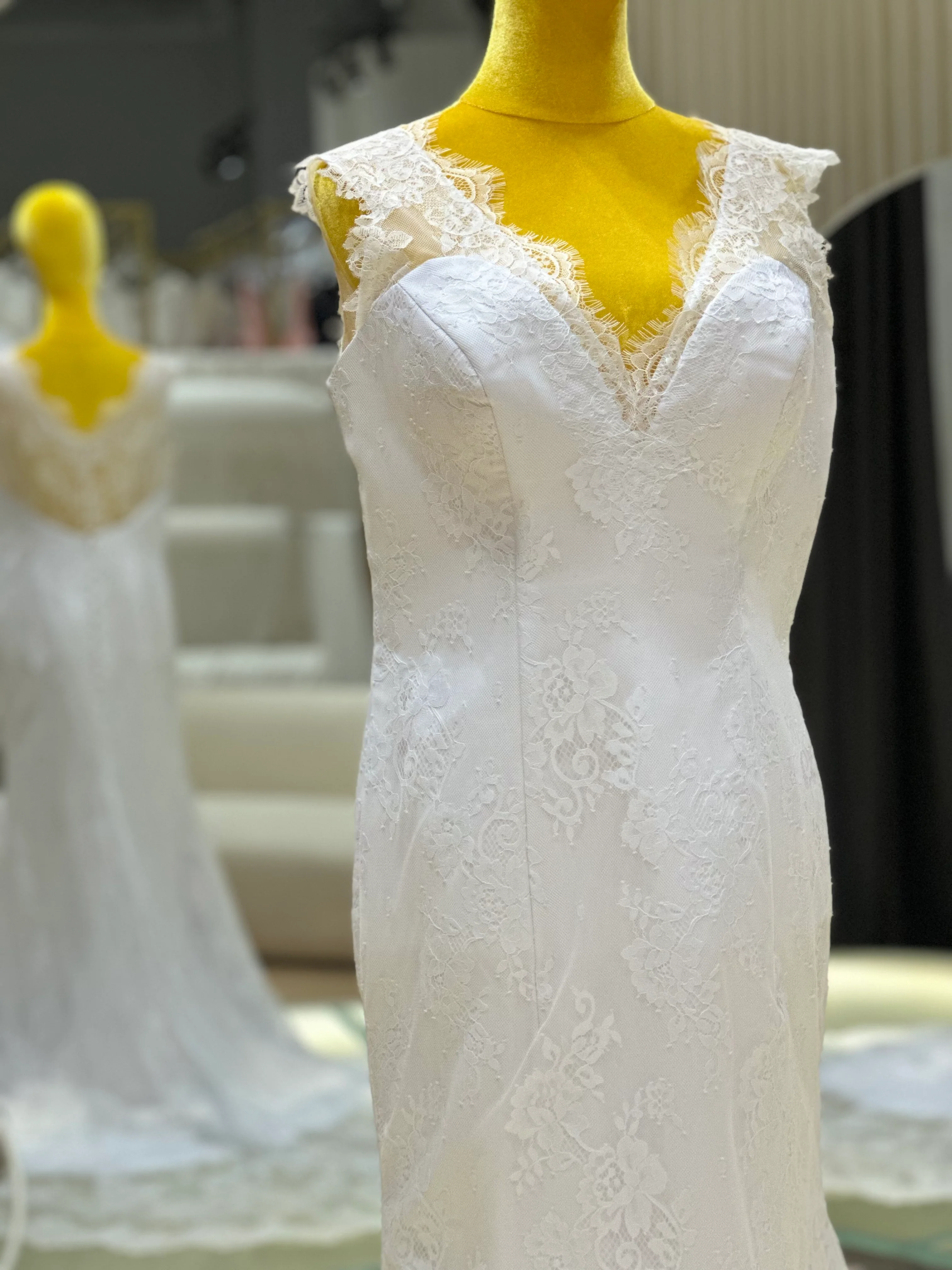 Full Lace Wedding Gown Size 4XL Bust 107 | Ready-to-Wear - Image 5