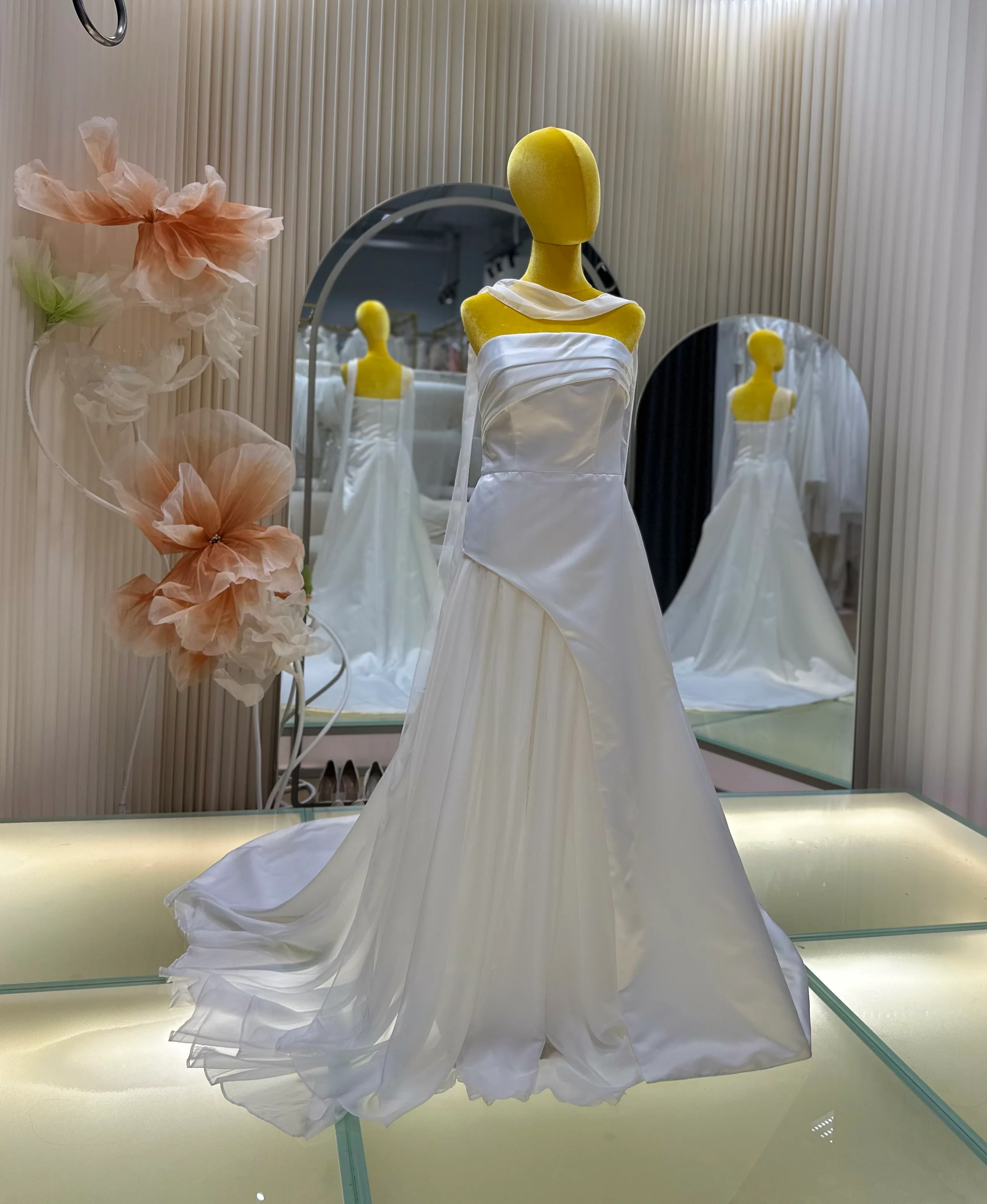 Premium Pleated Plain Wedding Gown Size XL | Ready-to-Wear