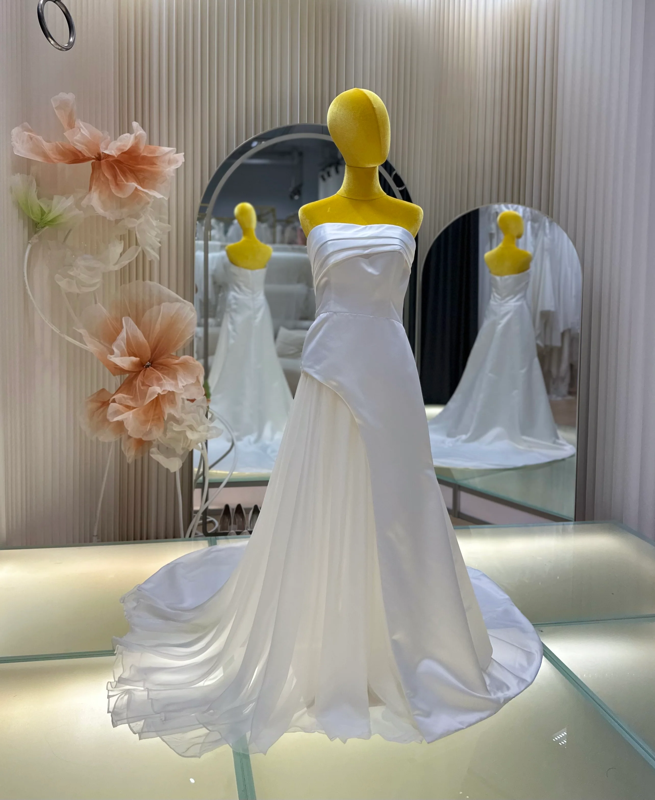 Premium Pleated Plain Wedding Gown Size XL | Ready-to-Wear - Image 5