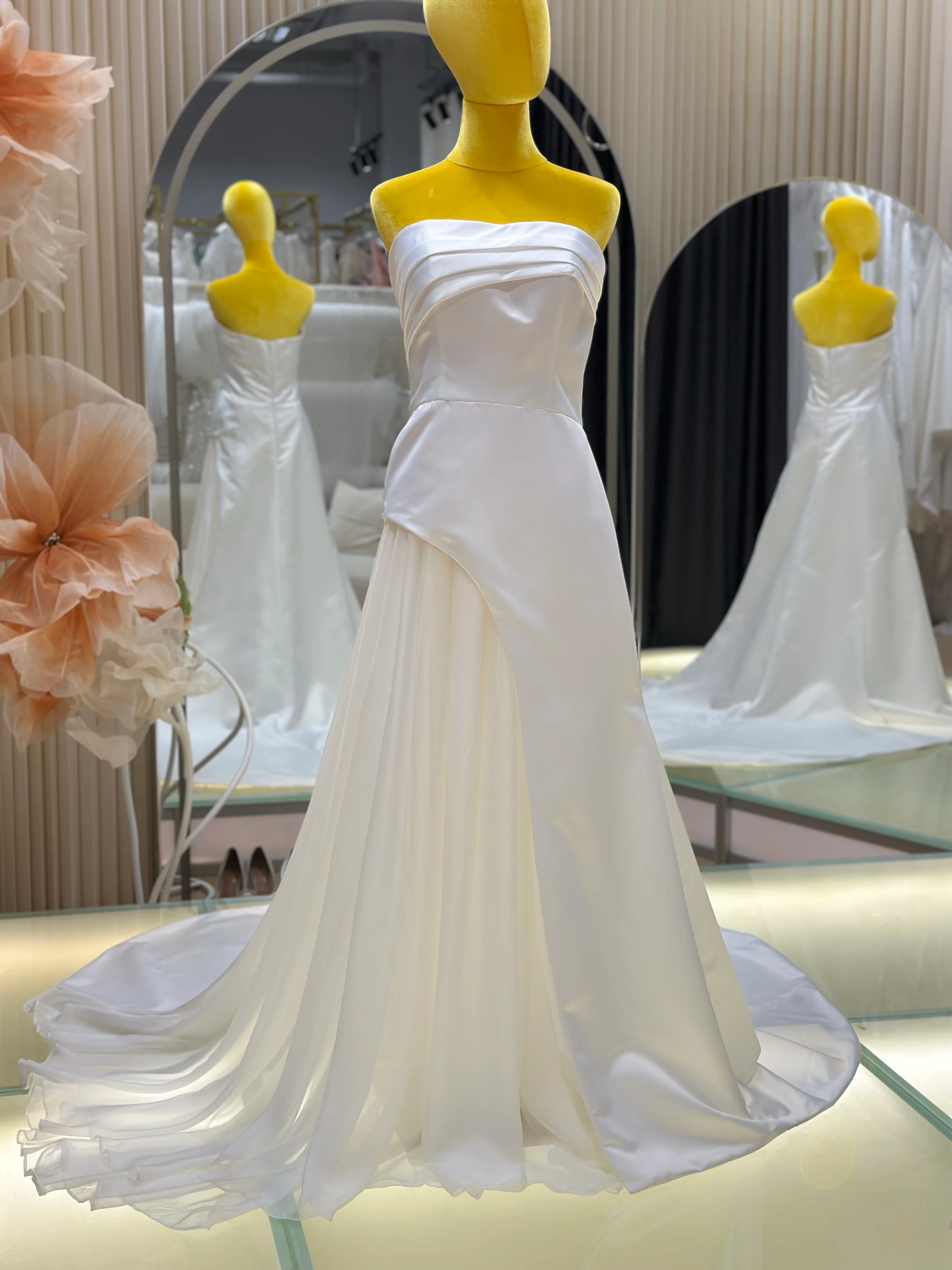 Premium Pleated Plain Wedding Gown Size XL | Ready-to-Wear - Image 7