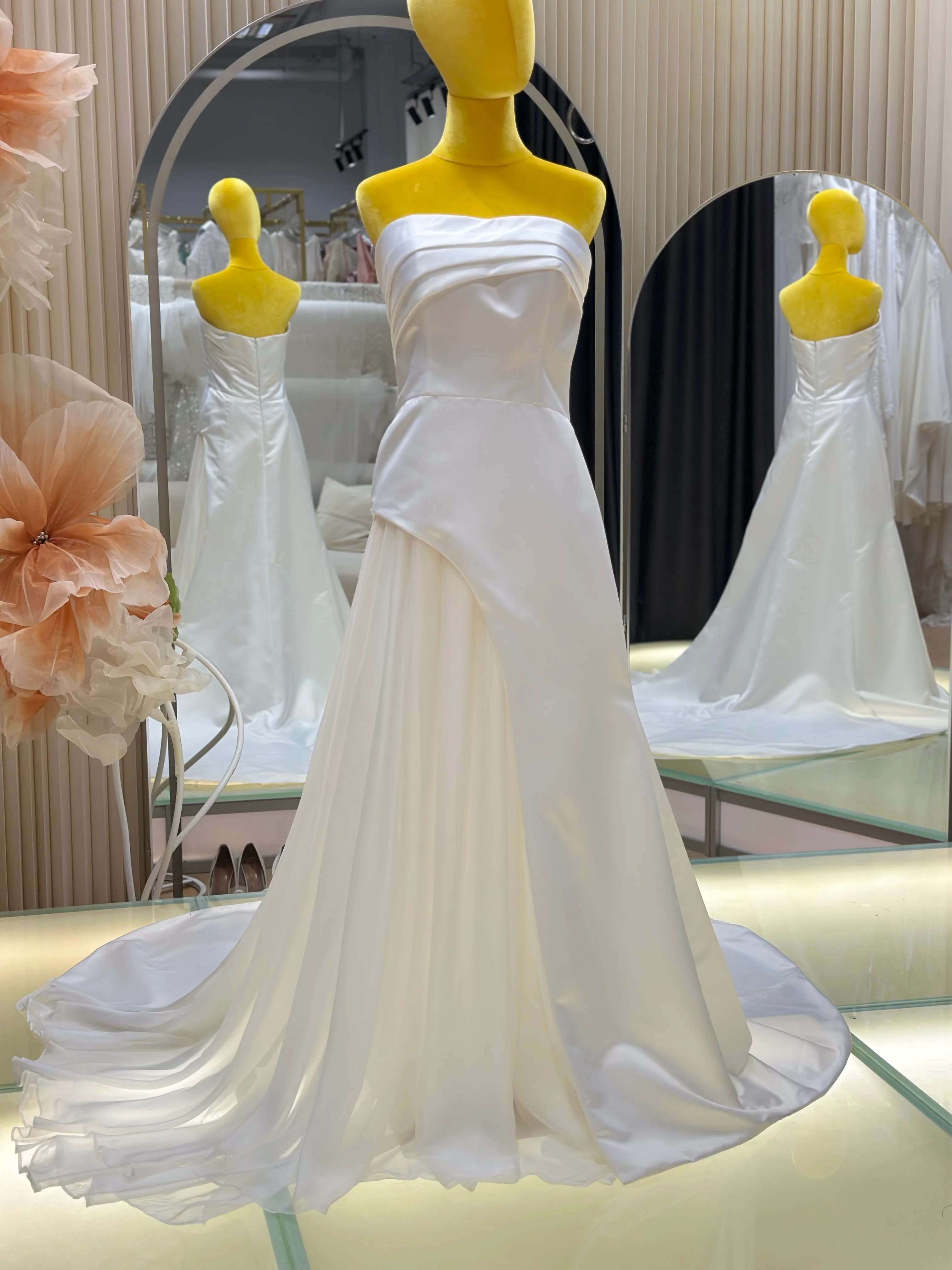 Premium Pleated Plain Wedding Gown Size XL | Ready-to-Wear - Image 8