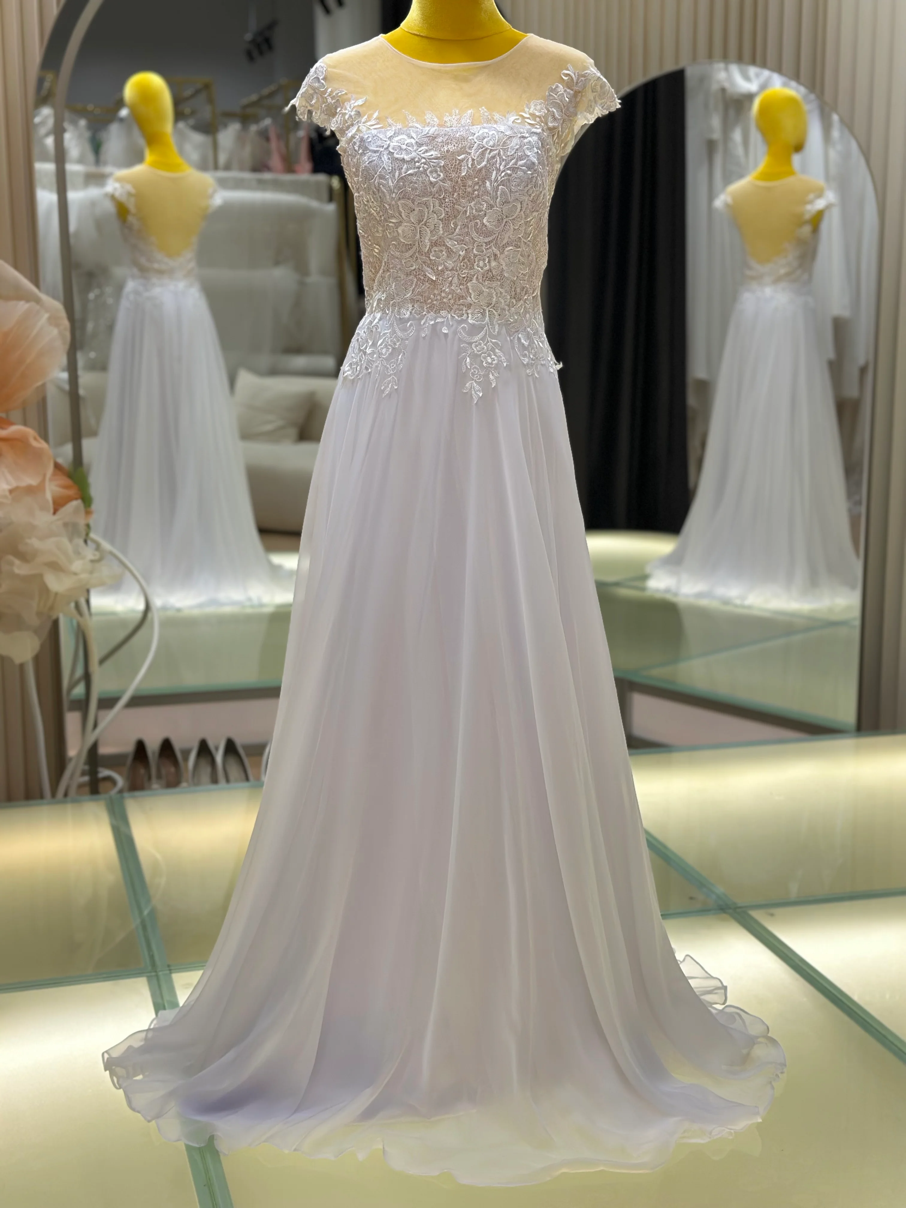Half-Lace Wedding Gown Size L Bust 89 | Ready-to-Wear - Image 3