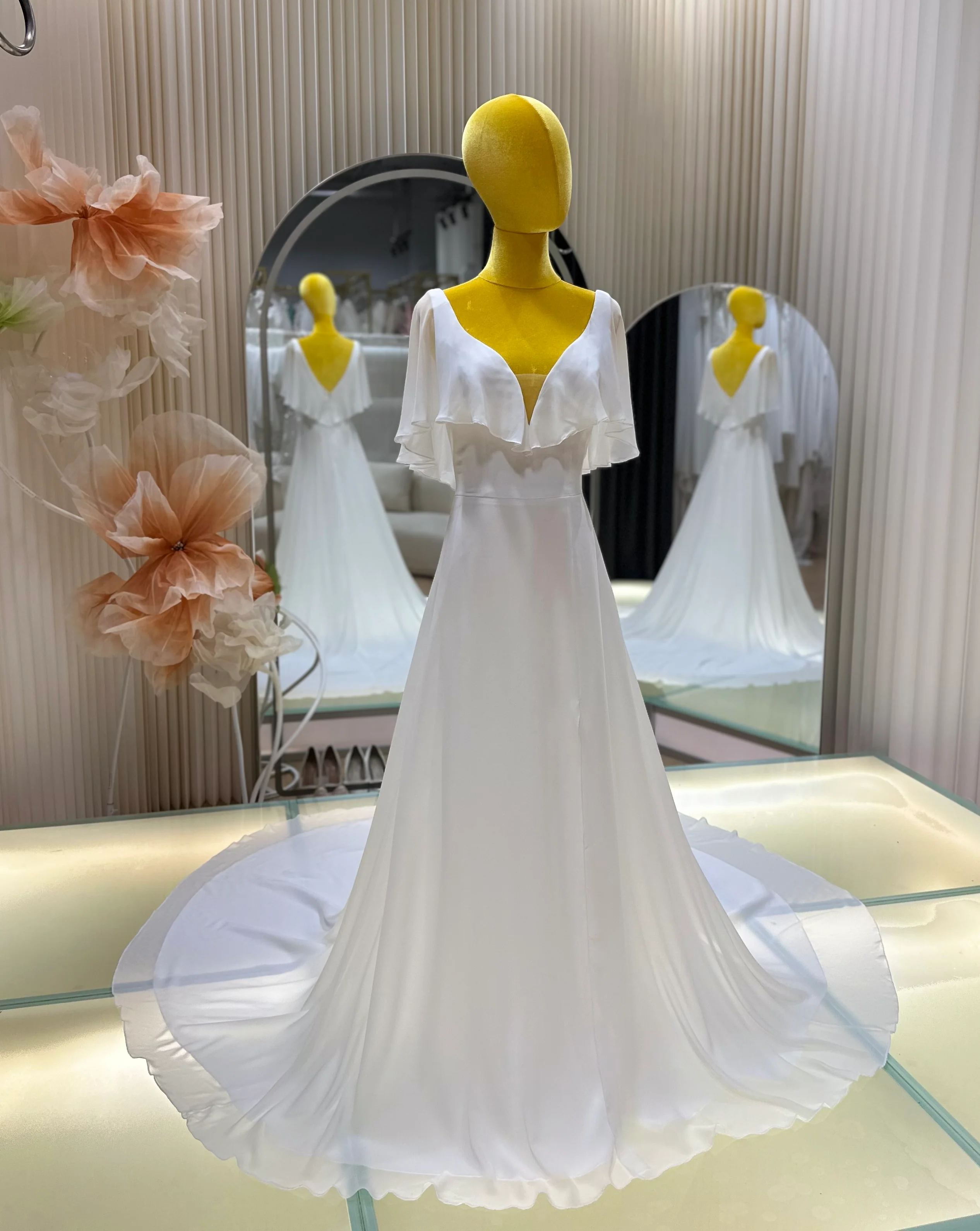 Pleated Plain Wedding Gown Size M. Bust 84 |Ready-to-Wear