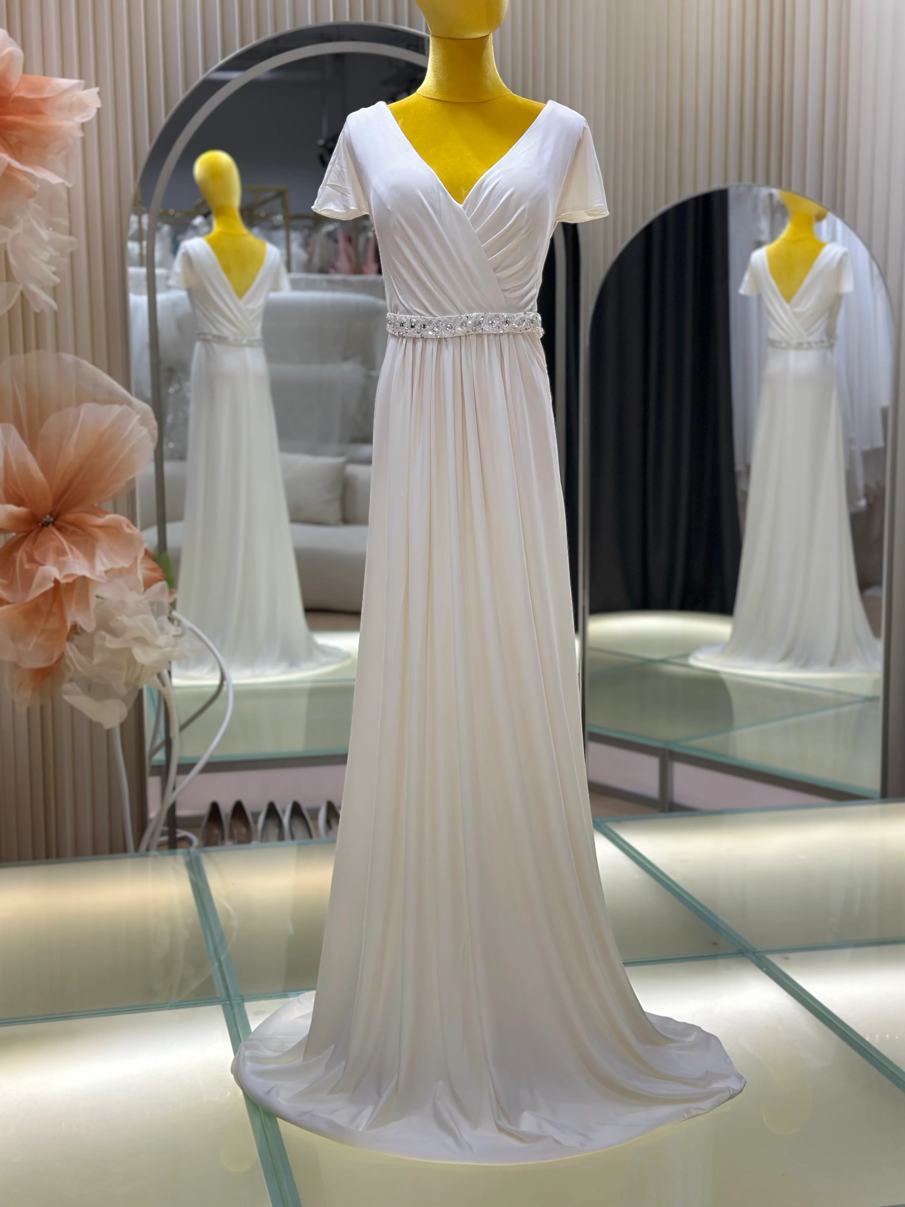 Beaded Plain Wedding Gown Size 3XL Bust 98 | Ready-to-Wear - Image 3