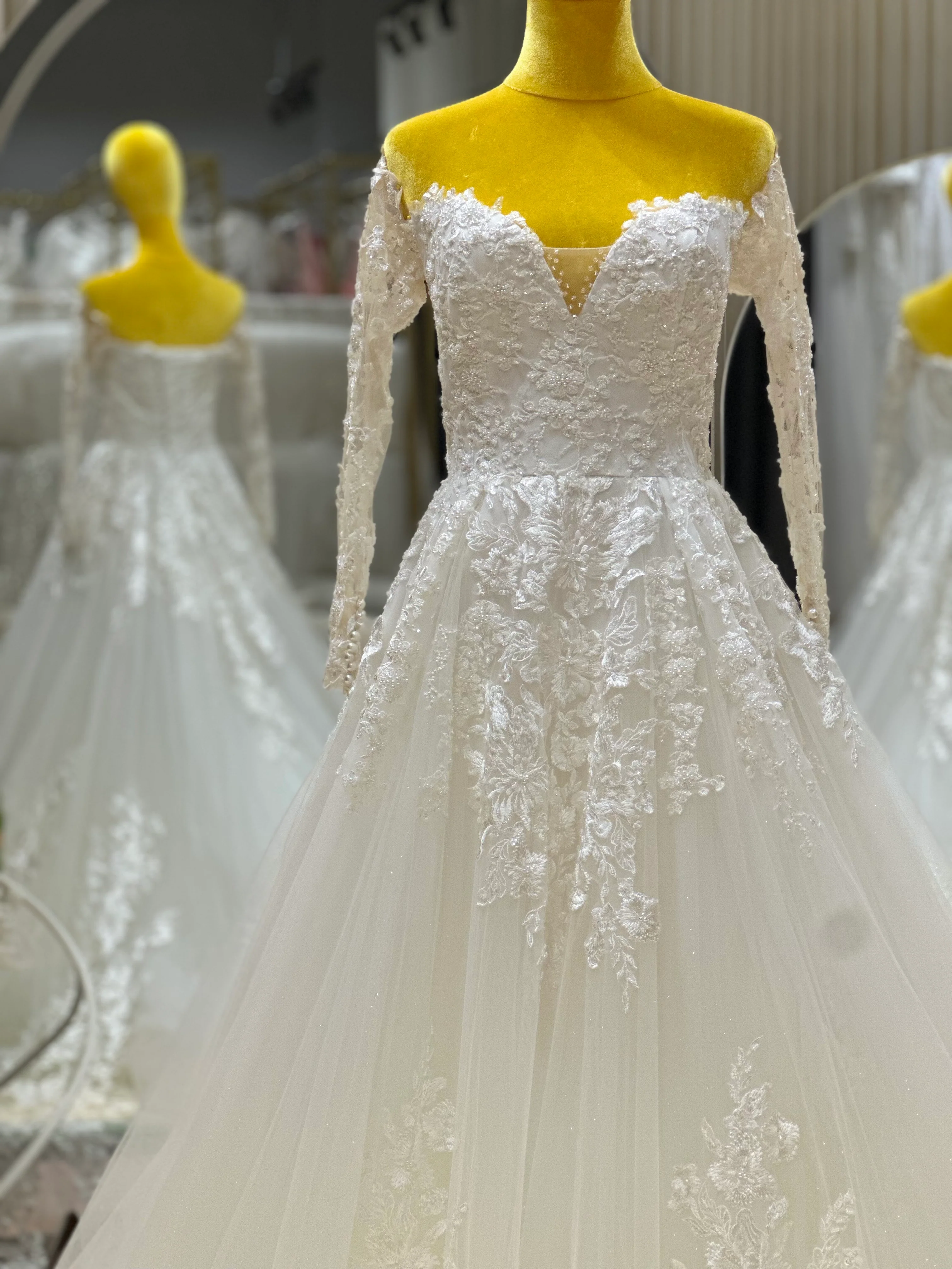 Lux Full Lace Wedding Gown Size XS-XL Bust 78-94 | Ready-to-Wear - Image 4