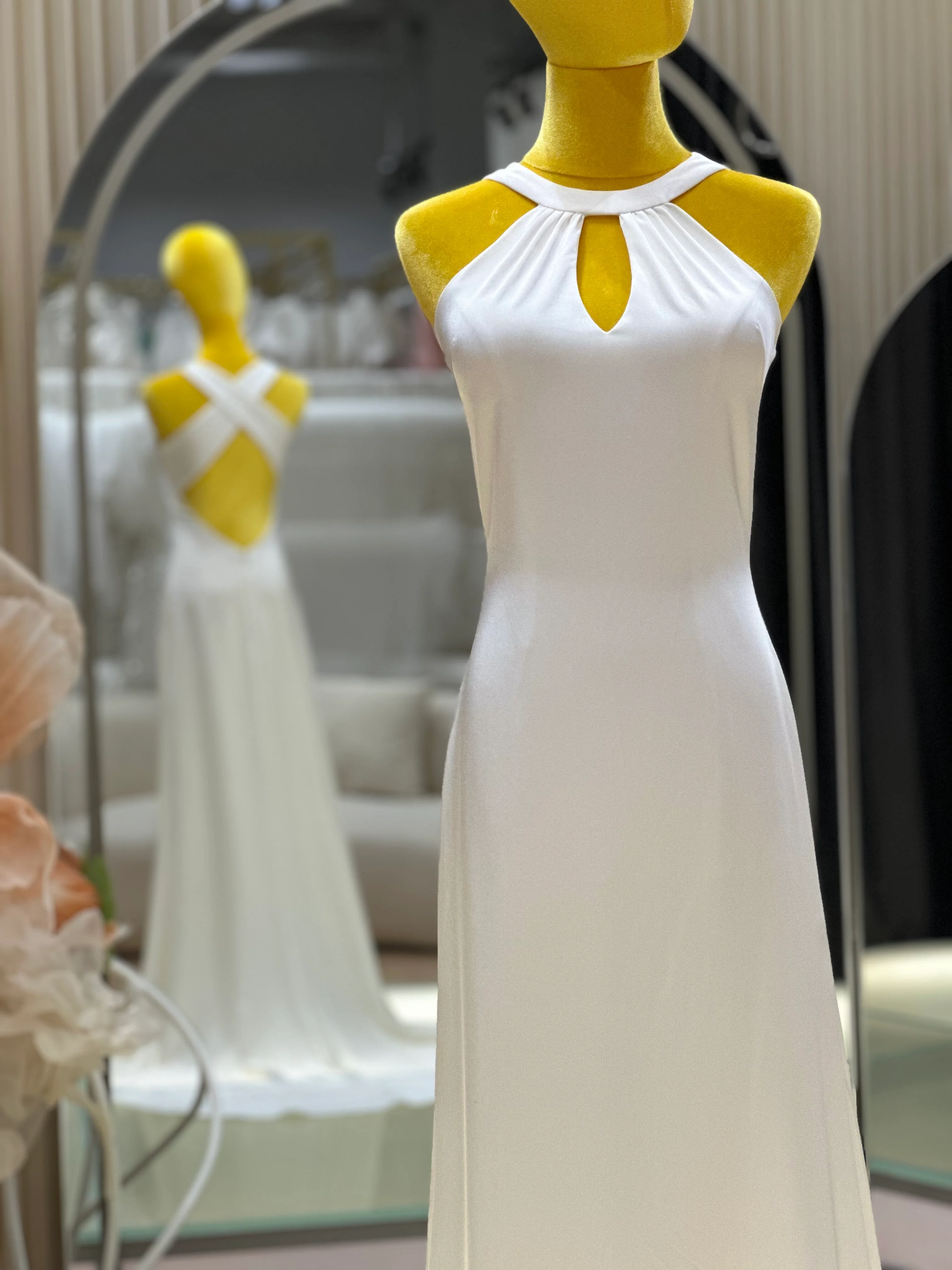 Pleated Plain Wedding Gown Size M Bust 85 | Ready-to-Wear - Image 5