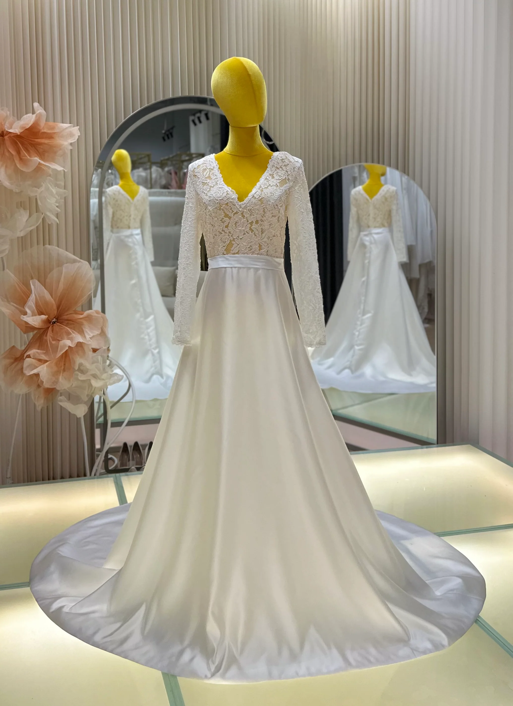 Half-Lace Wedding Gown Size XL Bust 96 | Ready-to-Wear