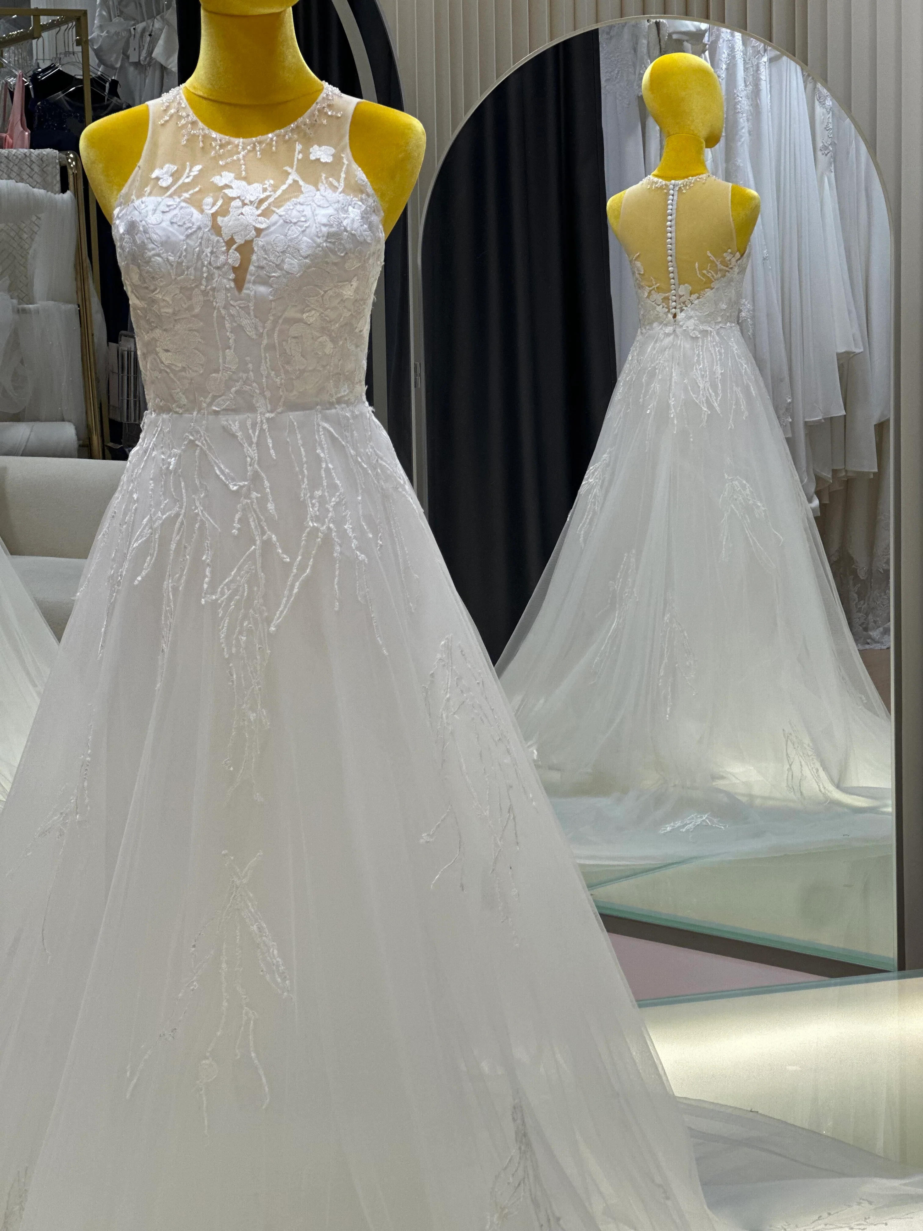 Premium Beaded Full Lace Wedding Gown Size. M |Ready-to-Wear - Image 6