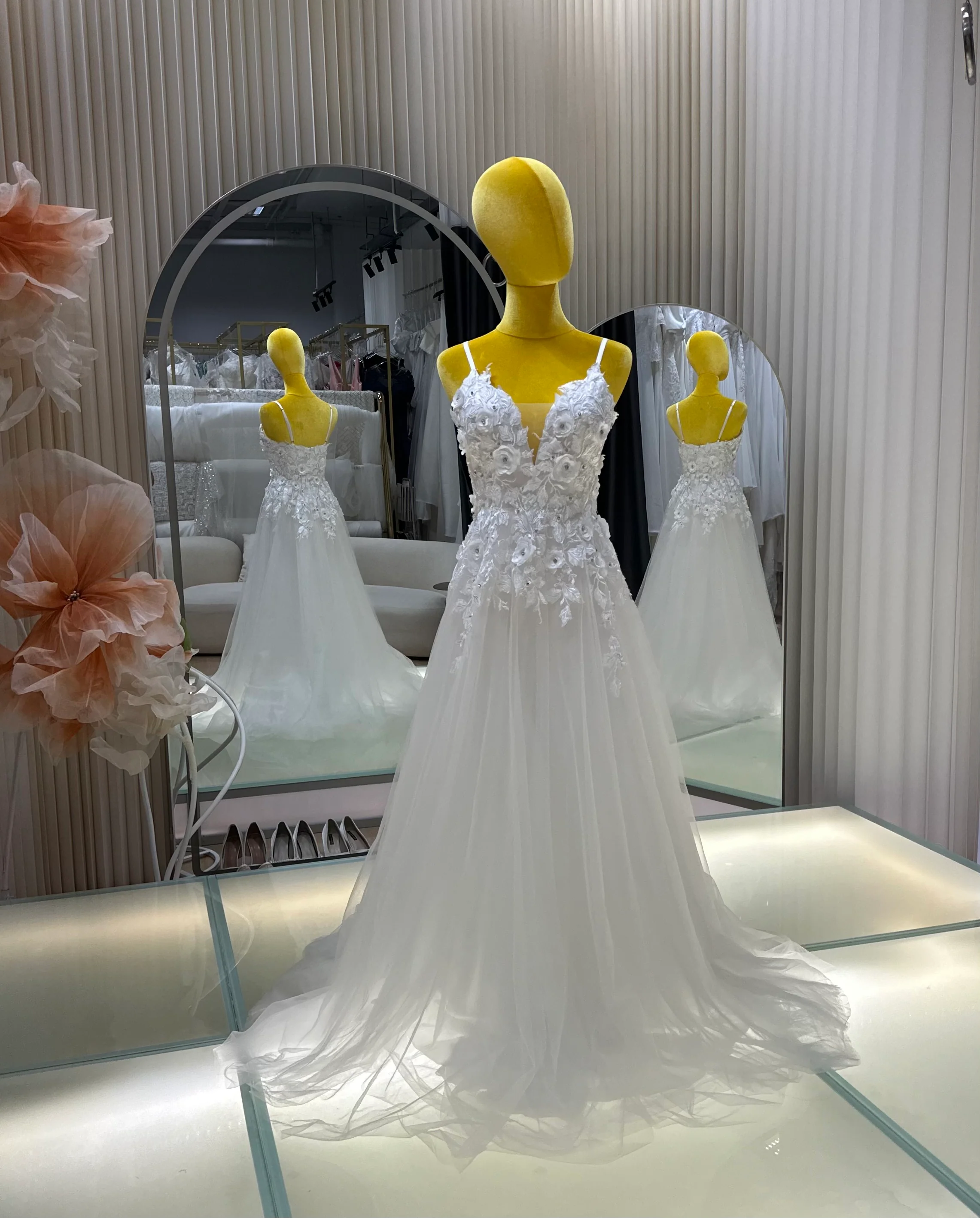 Beaded Half-Lace Wedding Gown. SizeM Bust 85 | Ready-to-Wear - Image 2