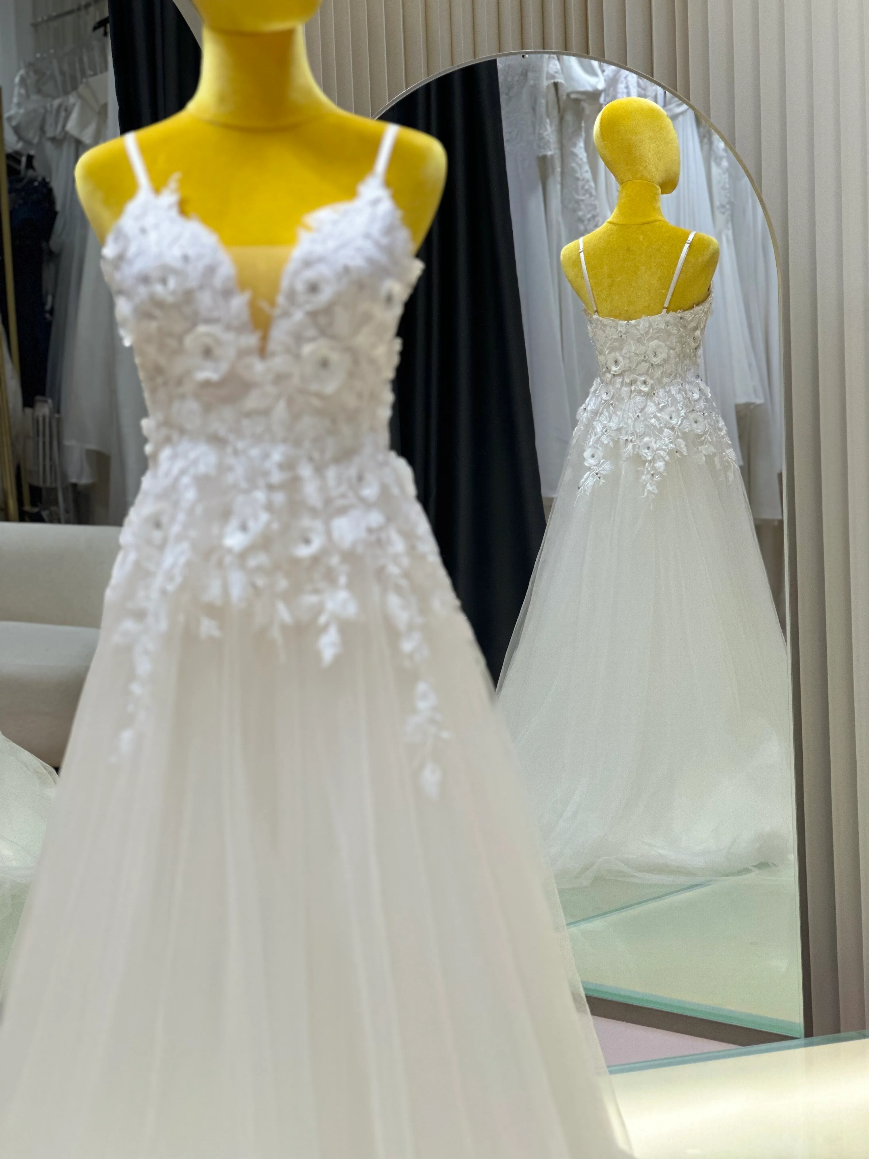 Beaded Half-Lace Wedding Gown. SizeM Bust 85 | Ready-to-Wear - Image 6