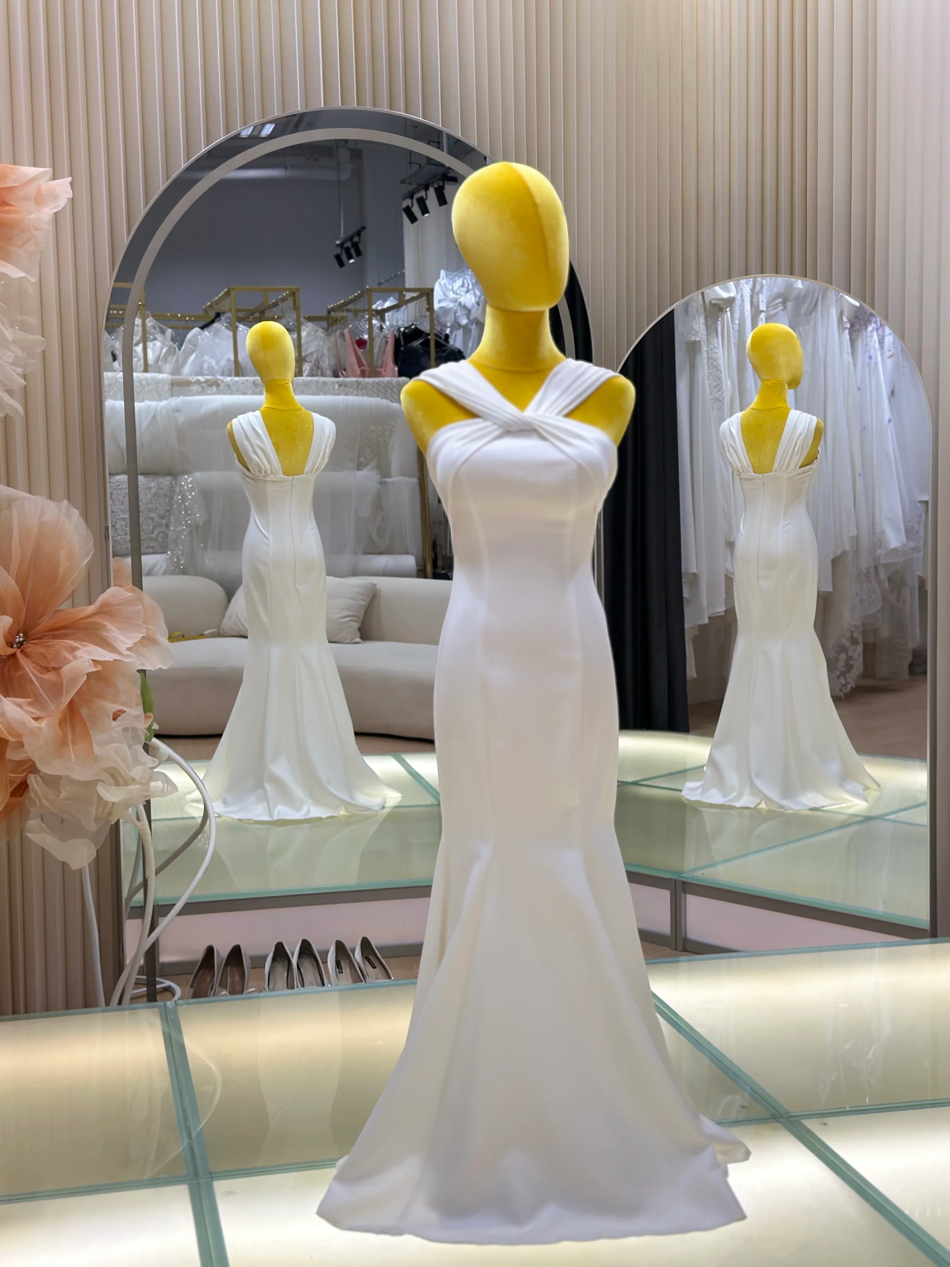 Pleated Plain Wedding Gown Size XS Bust 78 | Ready-to-Wear - Image 2