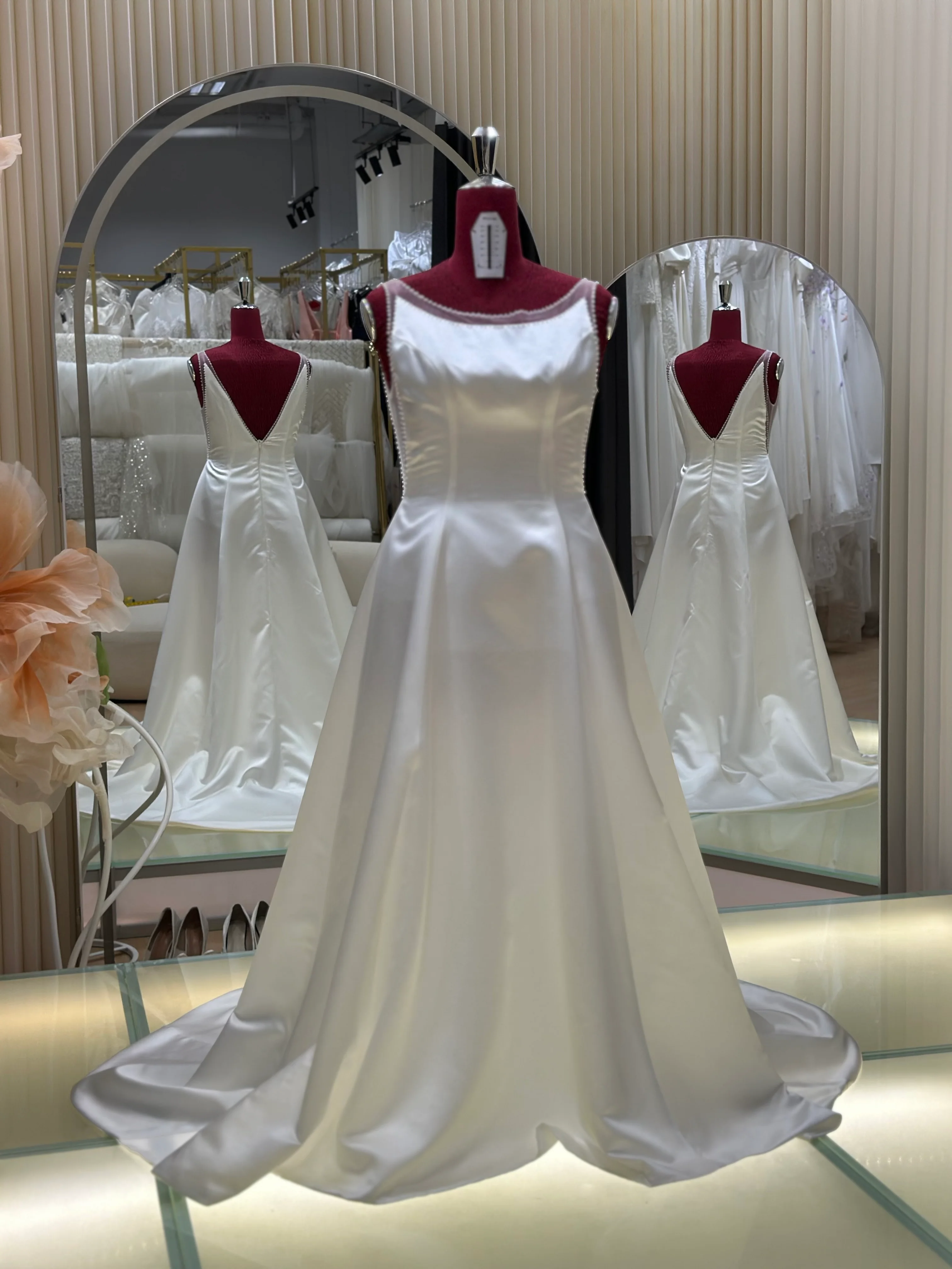 Pleated Plain Wedding Gown Size XL Bust 94 | Ready-to-Wear - Image 2