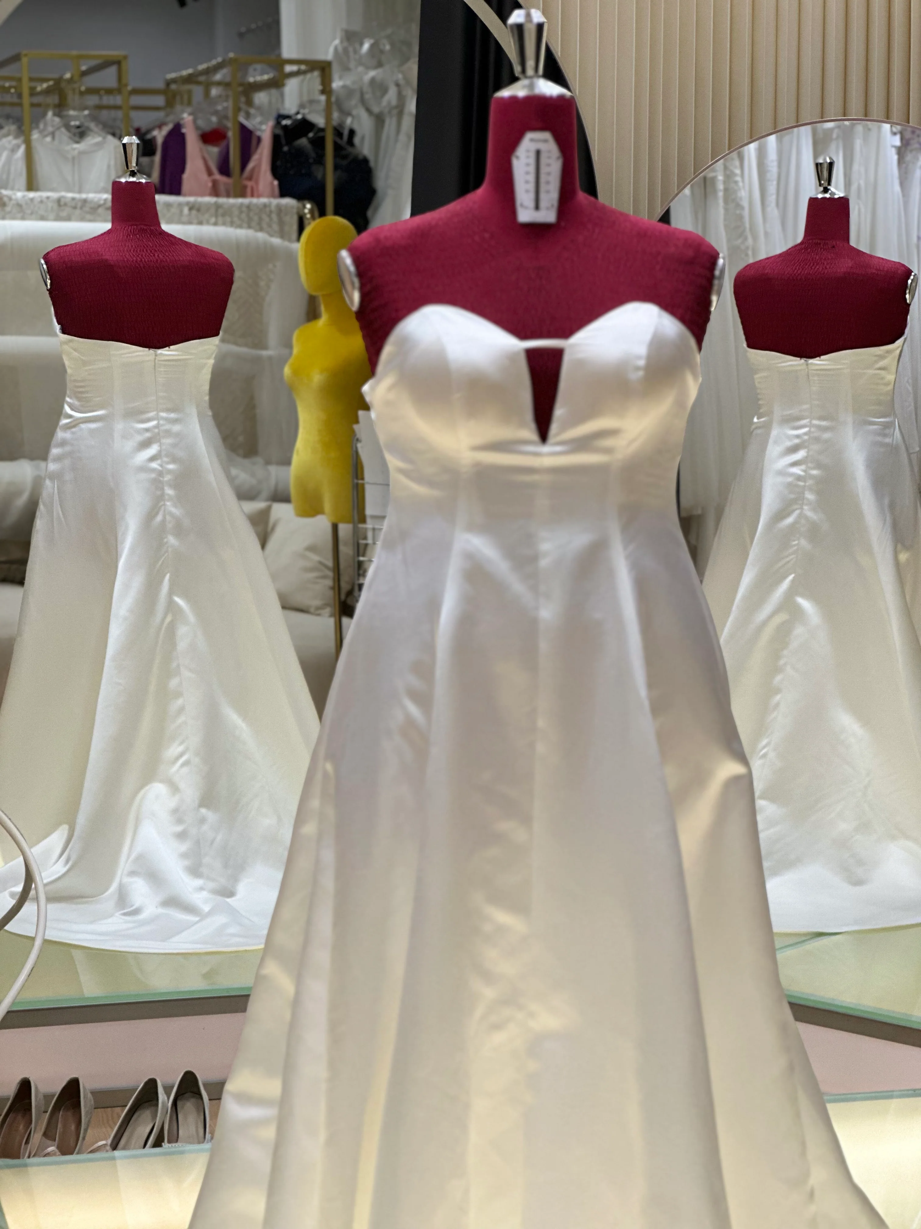 Plain Long Wedding Gown Size 5XL Bust 108 | Ready-to-Wear - Image 4