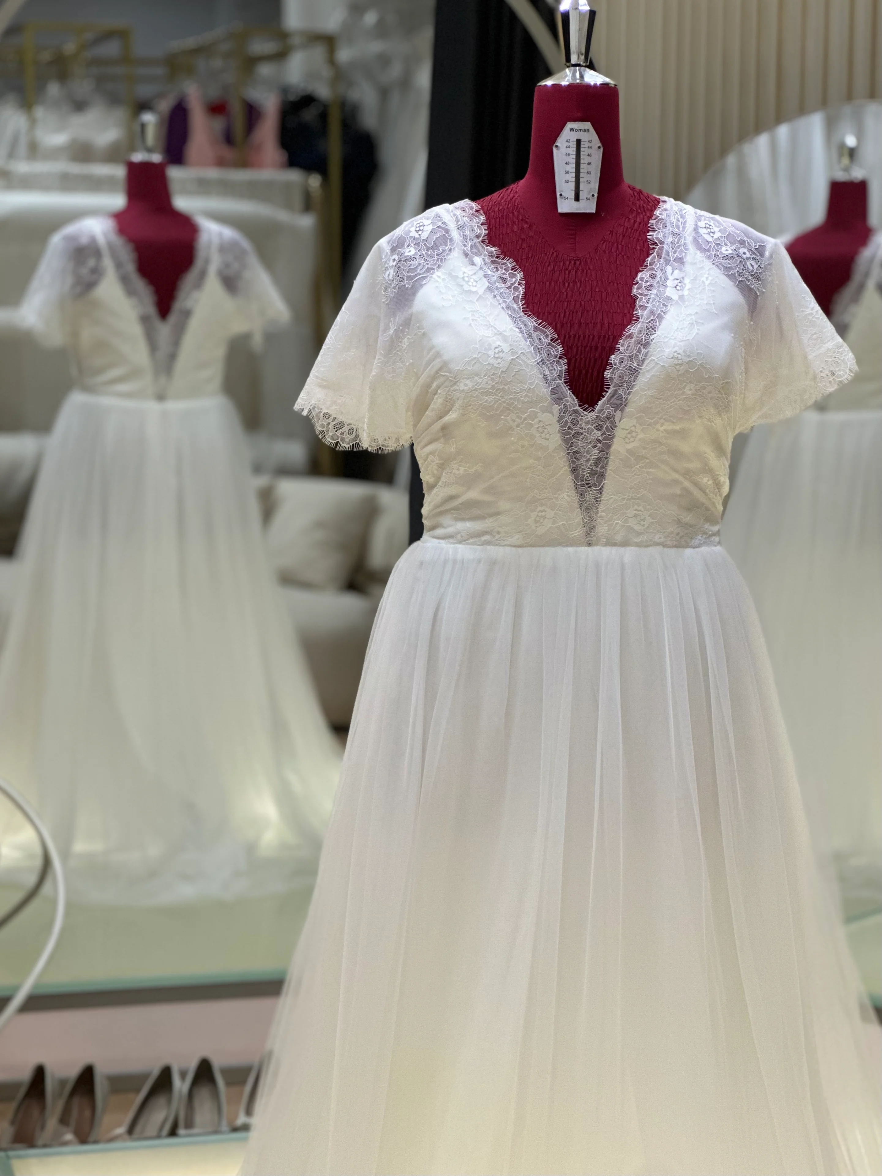 Half-Lace Wedding Gown Size 4XL Bust 102 | Ready-to-Wear - Image 3