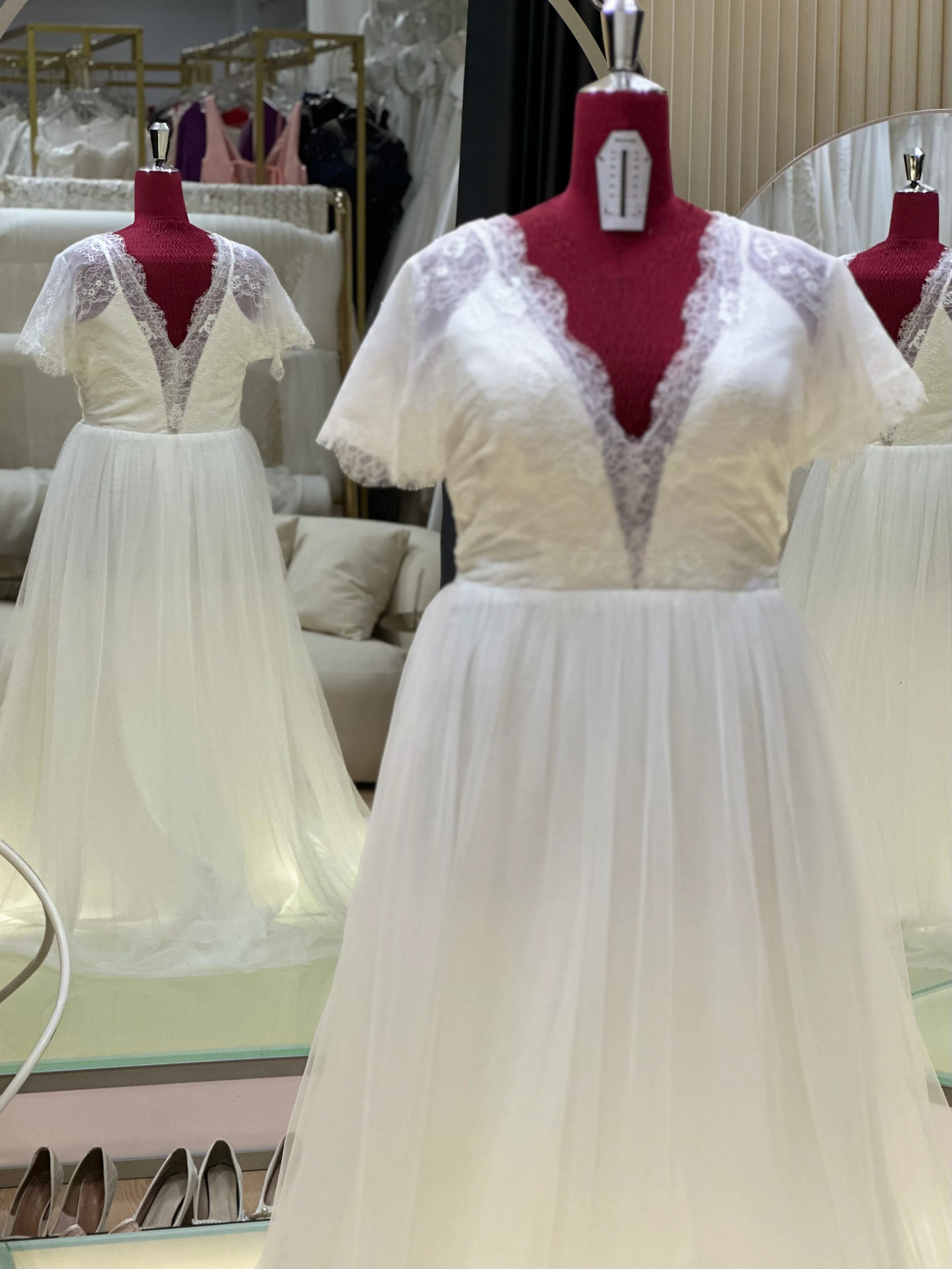 Half-Lace Wedding Gown Size 4XL Bust 102 | Ready-to-Wear - Image 4