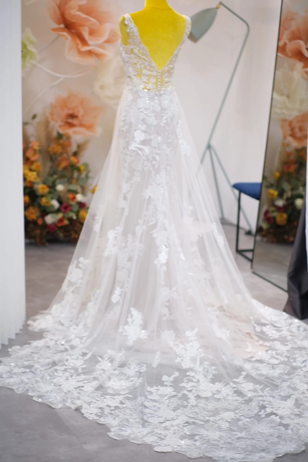Lux Full Fabric Lace Wedding Gown Size S | Ready-to-Wear - Image 9