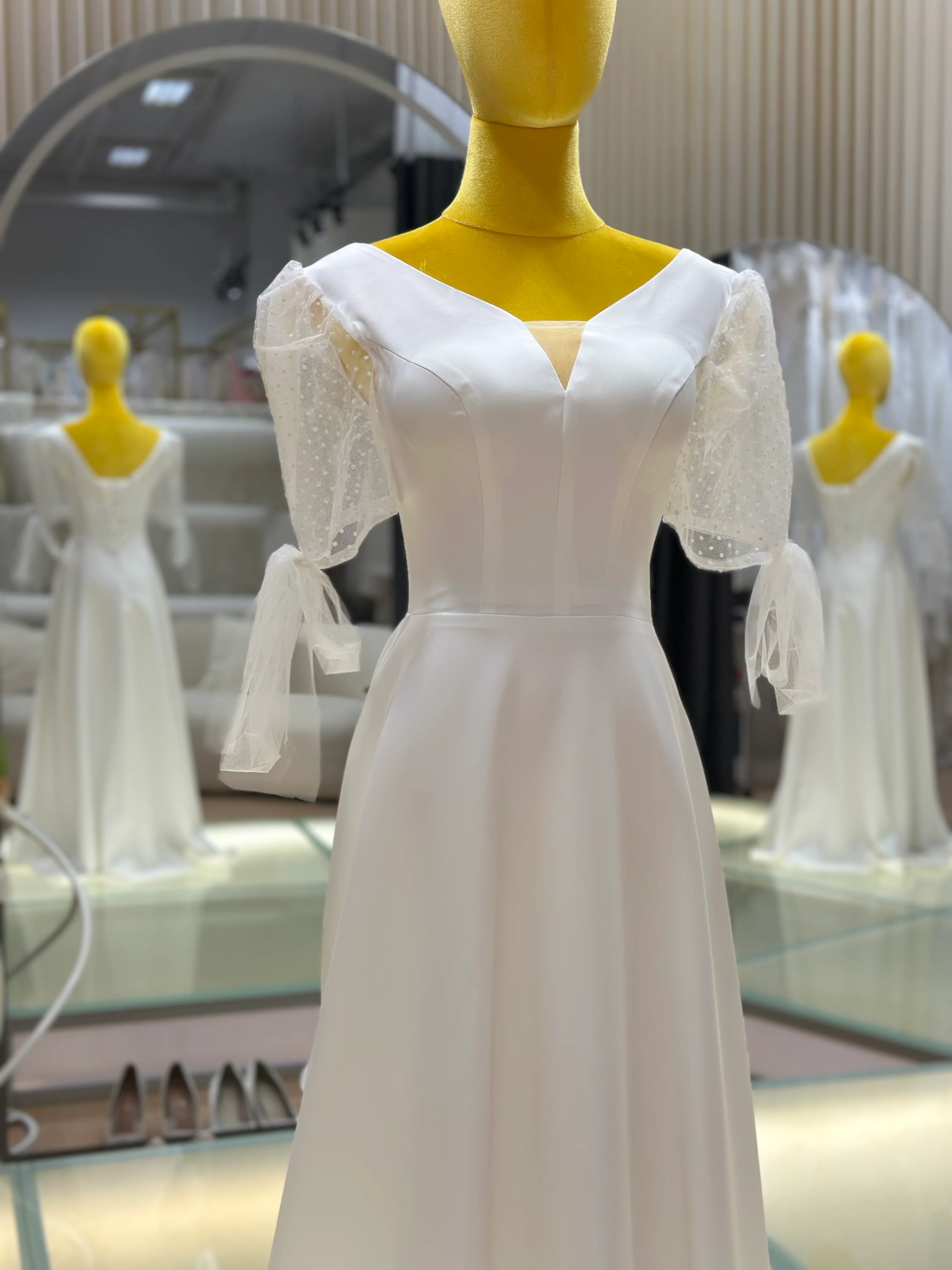 Forest Style Slim French Simple Wedding Gown | Ready-to-Wear - Image 4
