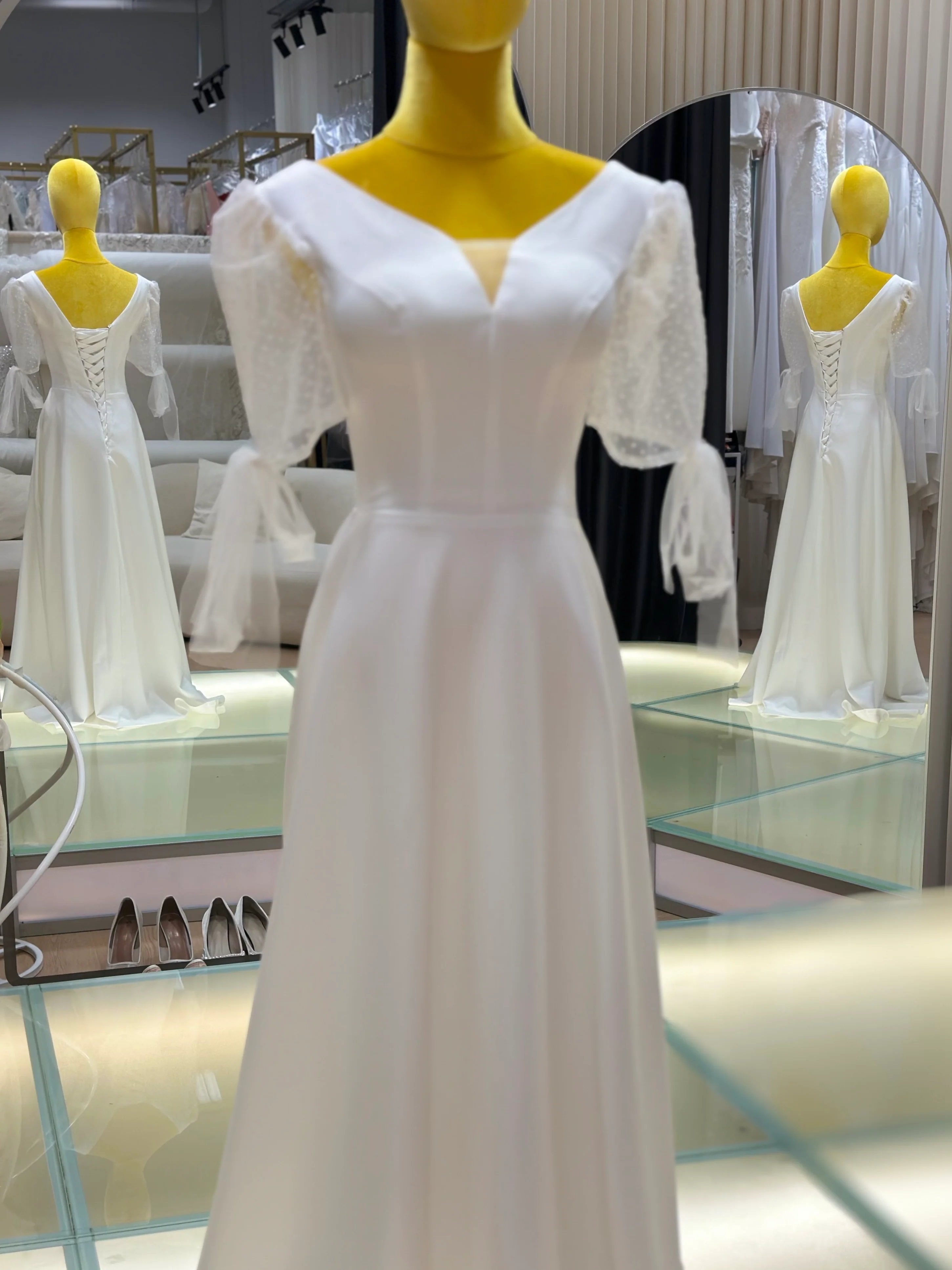 Forest Style Slim French Simple Wedding Gown | Ready-to-Wear - Image 7