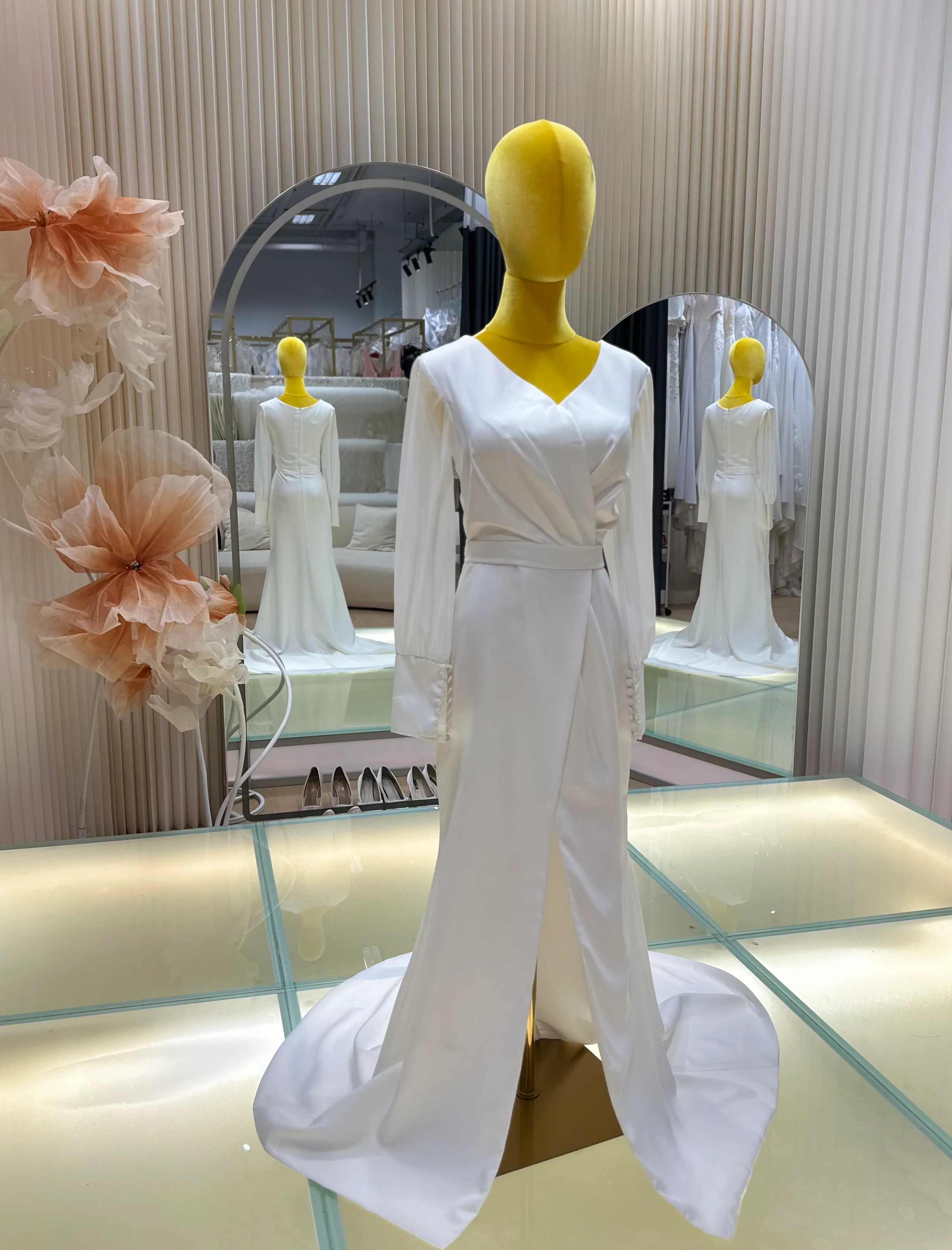 European V-Neck Long Sleeve Backless Slim Wedding Gown | Ready-to-Wear - Image 3
