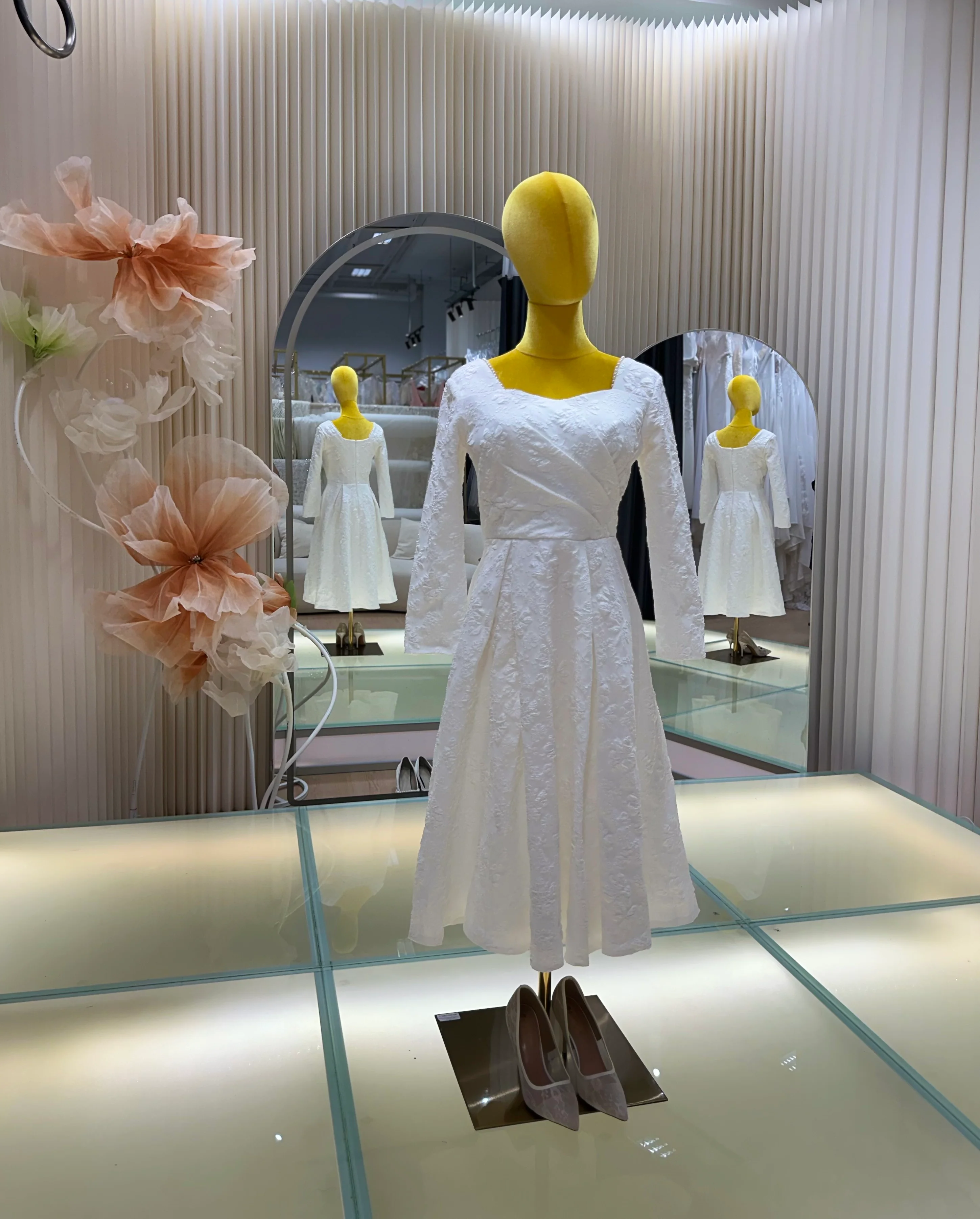 White High-End Luxury Banquet Wedding Gown | Ready-to-Wear - Image 2
