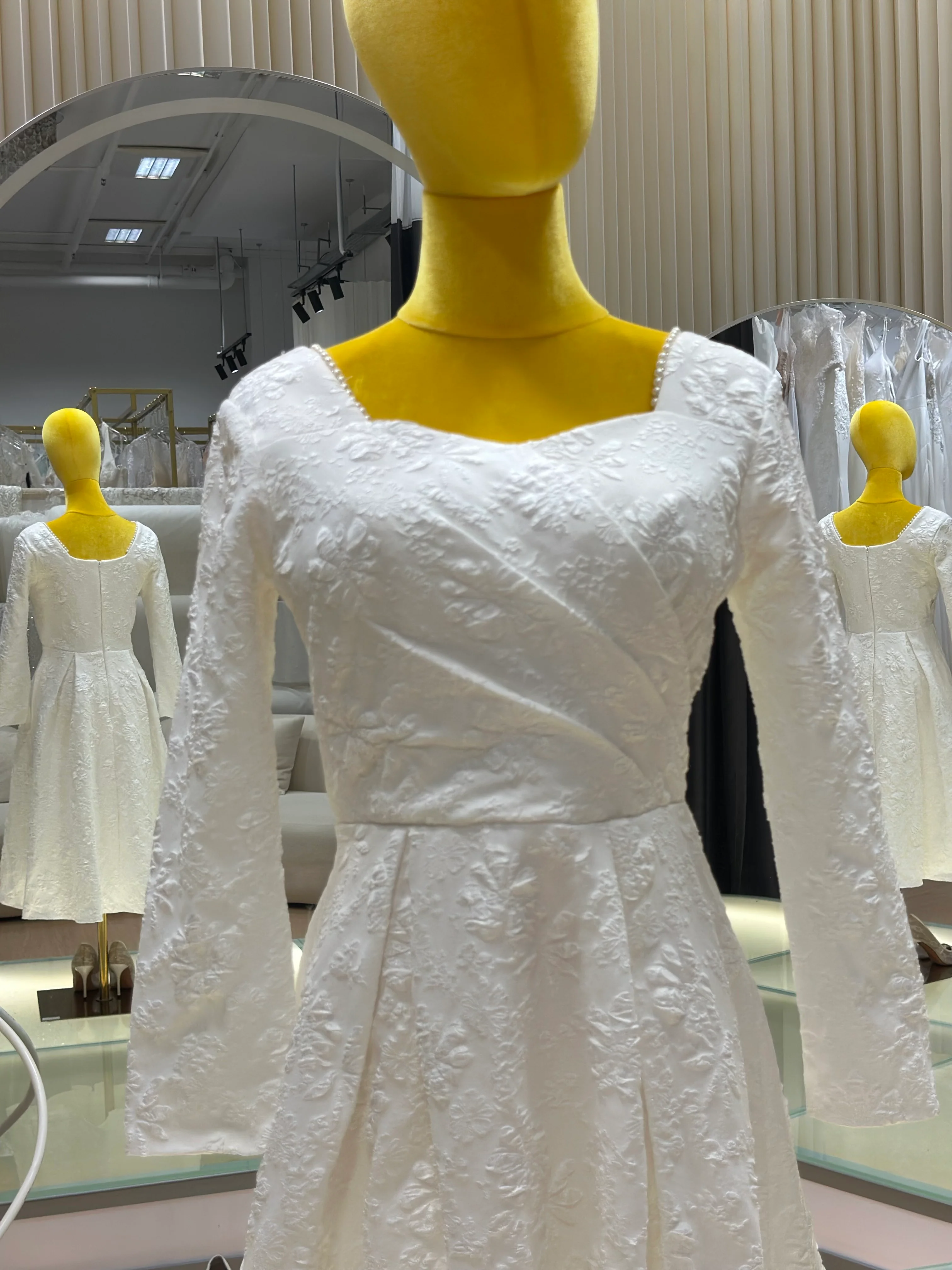 White High-End Luxury Banquet Wedding Gown | Ready-to-Wear - Image 6