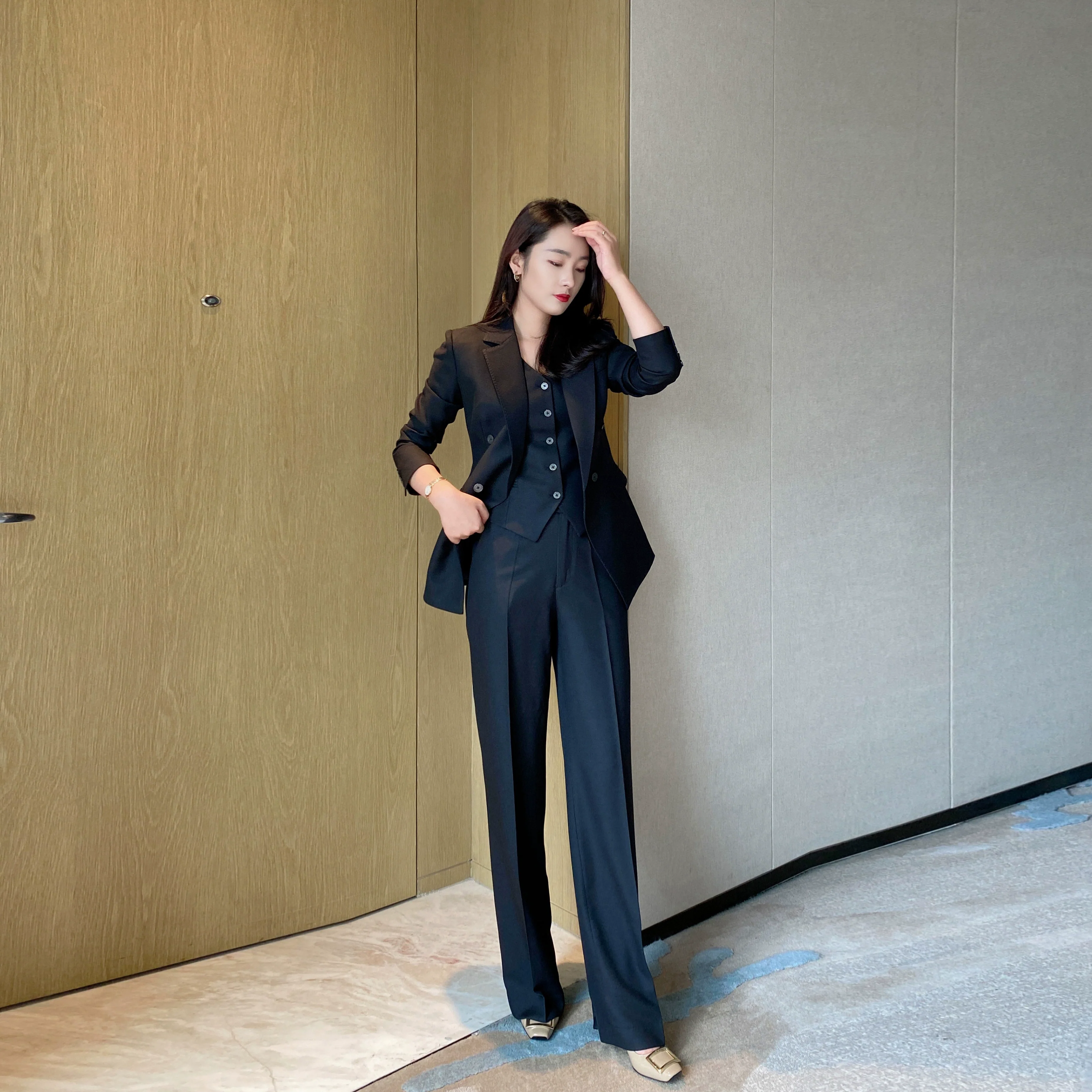Elegant Black Women's 3‑Piece Classic Suit Set Tailored Office Attire - Image 3