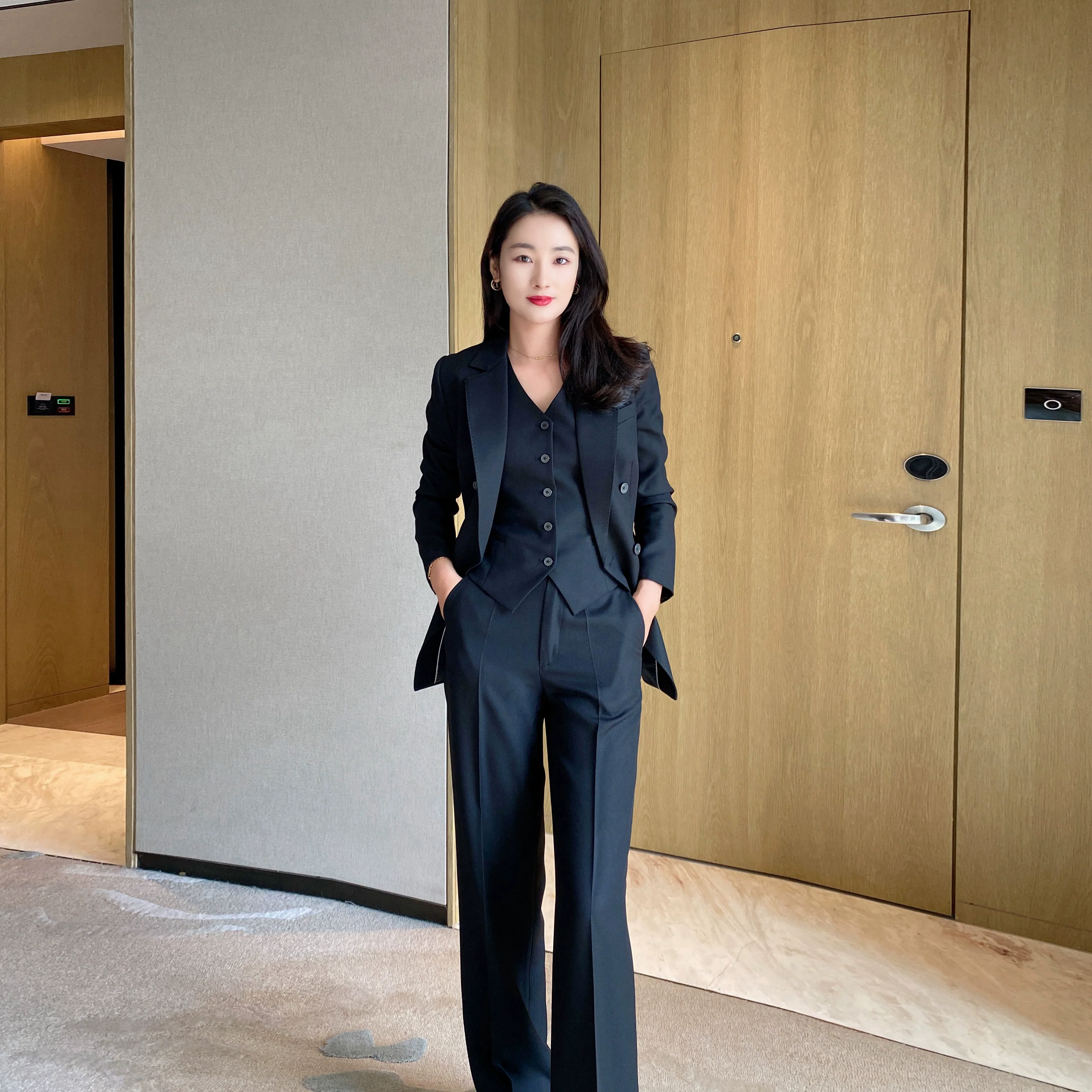 Elegant Black Women's 3‑Piece Classic Suit Set Tailored Office Attire - Image 4