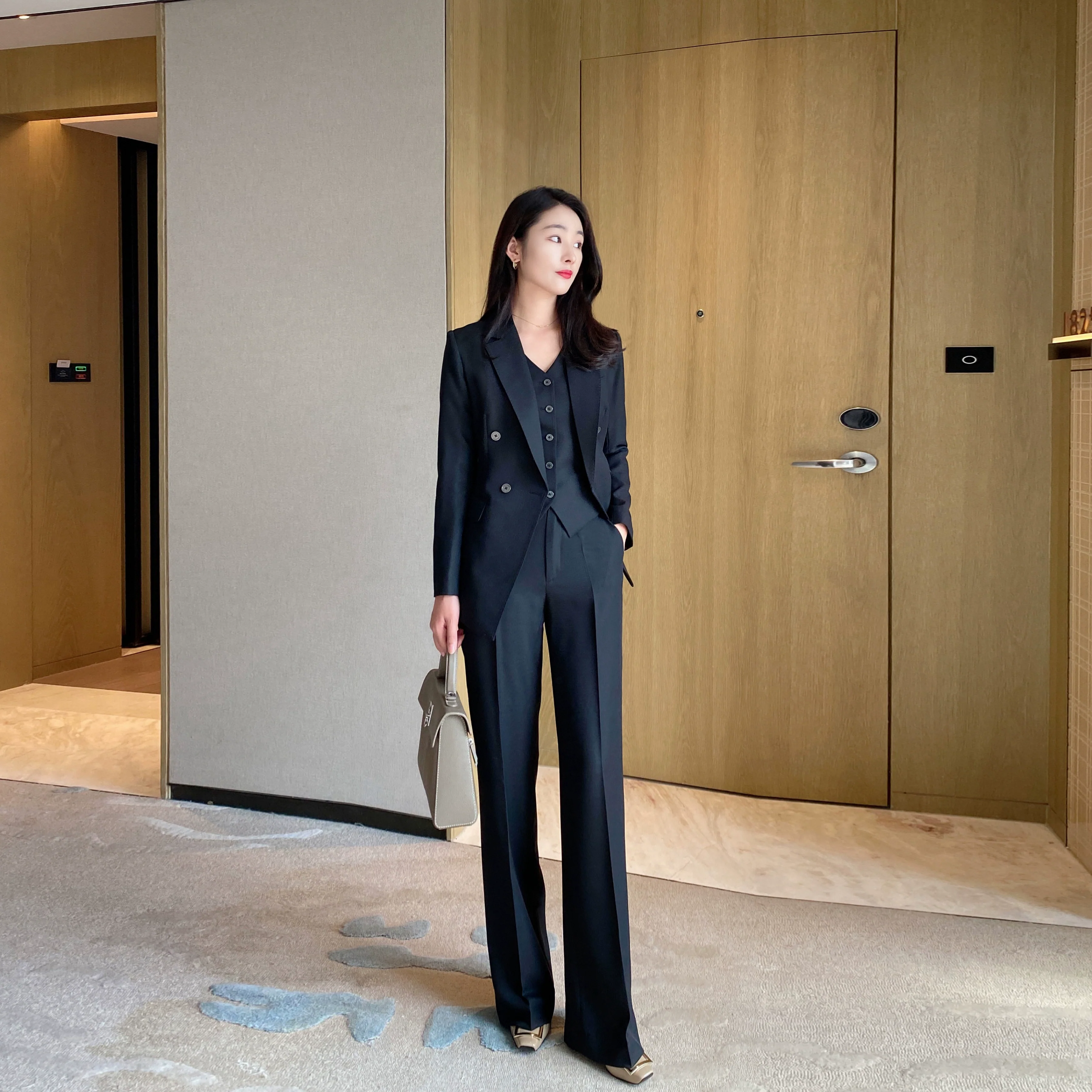 Elegant Black Women's 3‑Piece Classic Suit Set Tailored Office Attire - Image 5