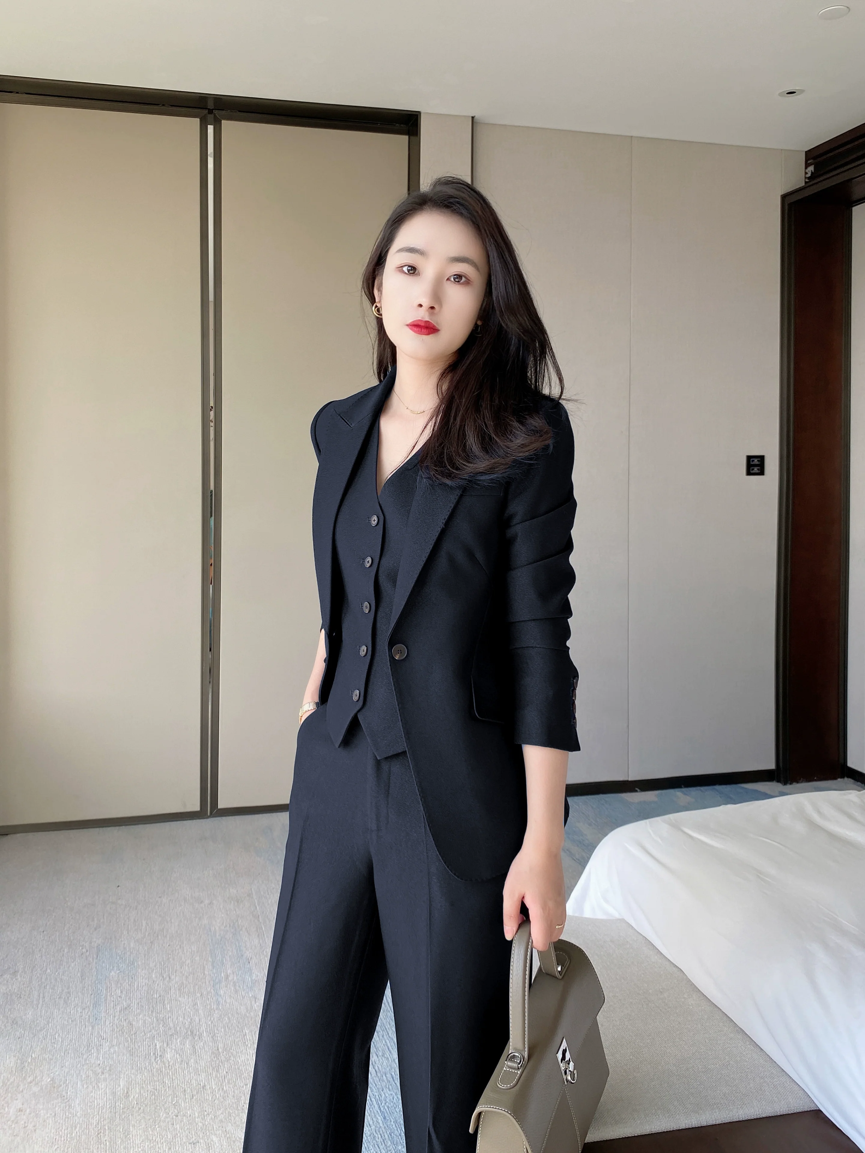 Elegant Black Women's Three-Piece Suit Set Jacket Vest Trousers - Image 3