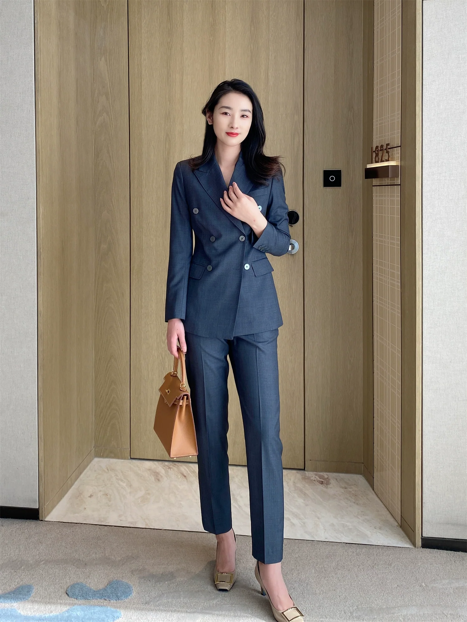 Elegant Dark Gray Wool Suit Set for Autumn Professionals - Image 4