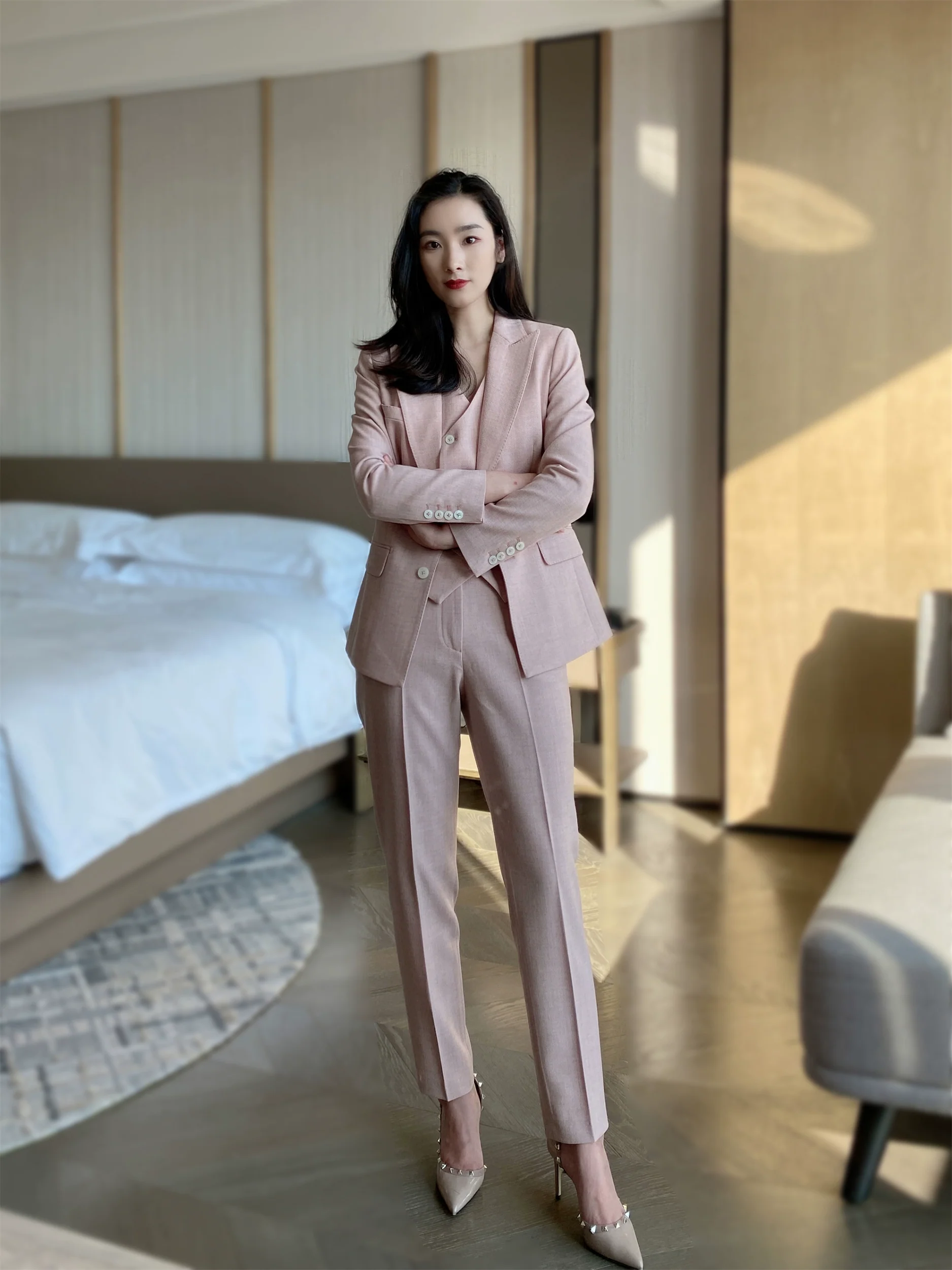 Elegant Flower Gauze Pink 3‑Piece Slim Fit Suit - Image 2
